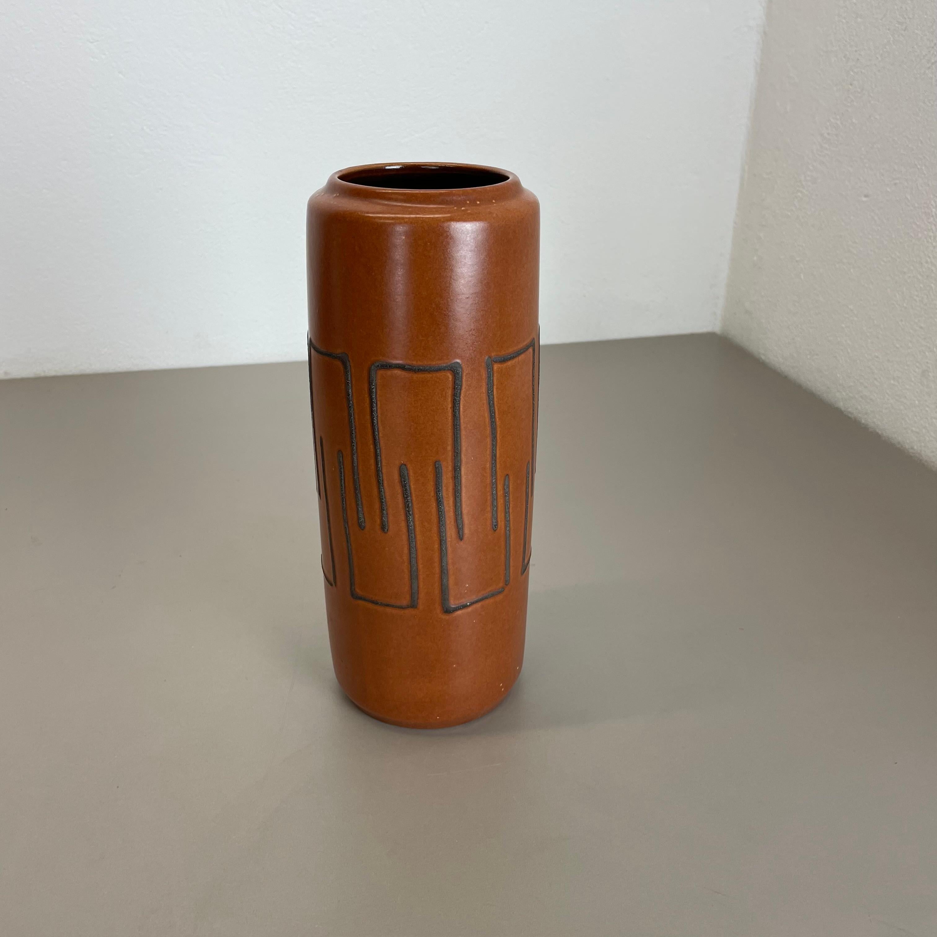Außergewöhnliche „Abstrakte Linie“ Röhrenkeramik Fat Lava Vase Scheurich Deutschland  1970 (Moderne der Mitte des Jahrhunderts) im Angebot