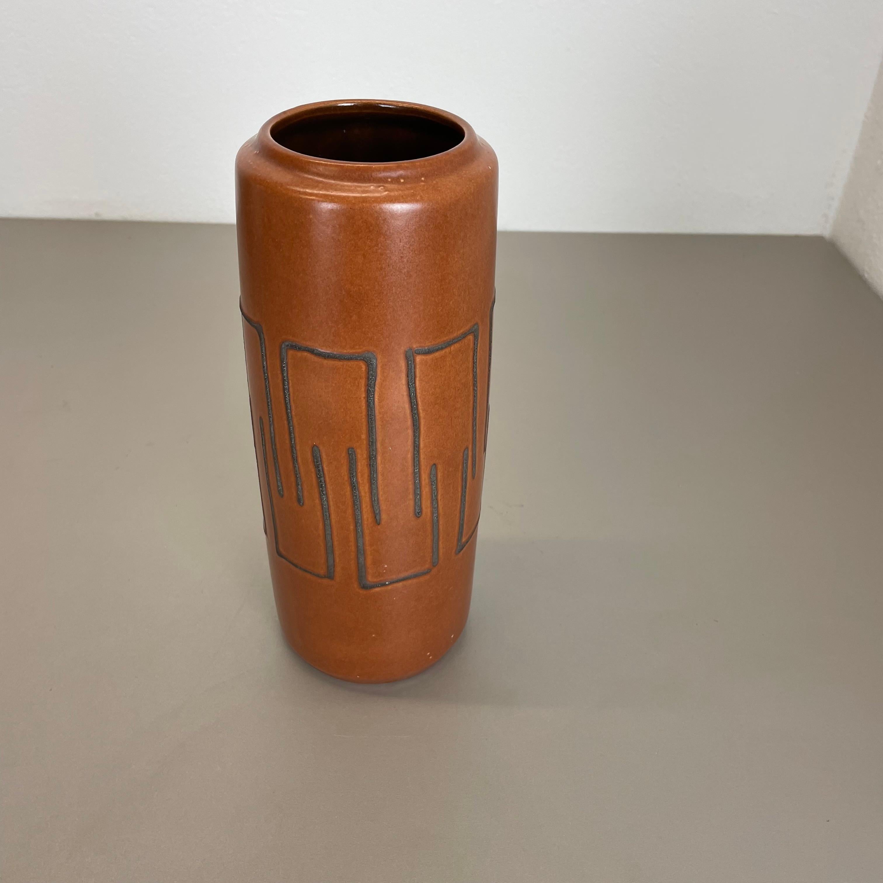 Extraordinaire vase en poterie de lave grasse « Abstract Line » Scheurich, Allemagne  1970 Bon état - En vente à Kirchlengern, DE
