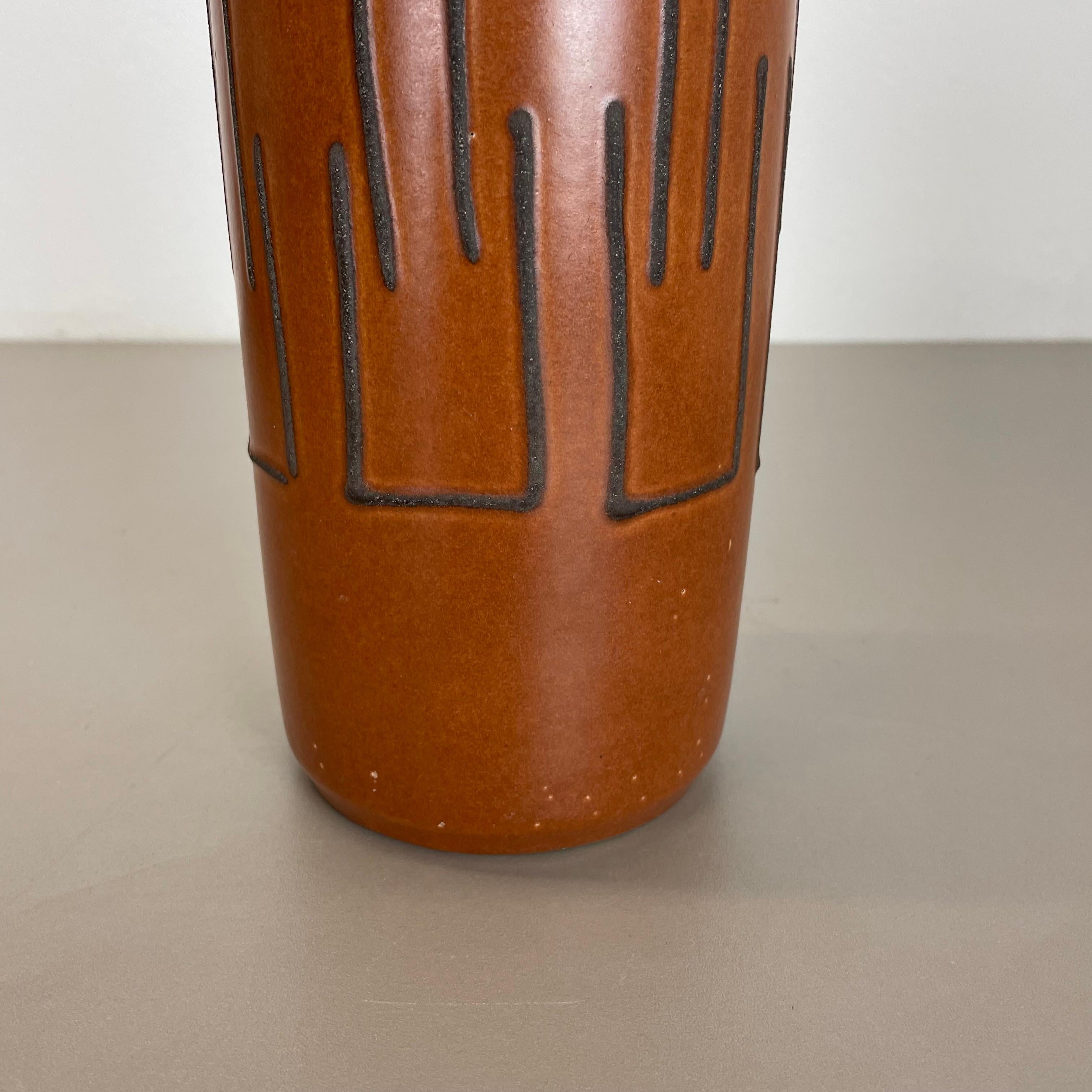 Céramique Extraordinaire vase en poterie de lave grasse « Abstract Line » Scheurich, Allemagne  1970 en vente