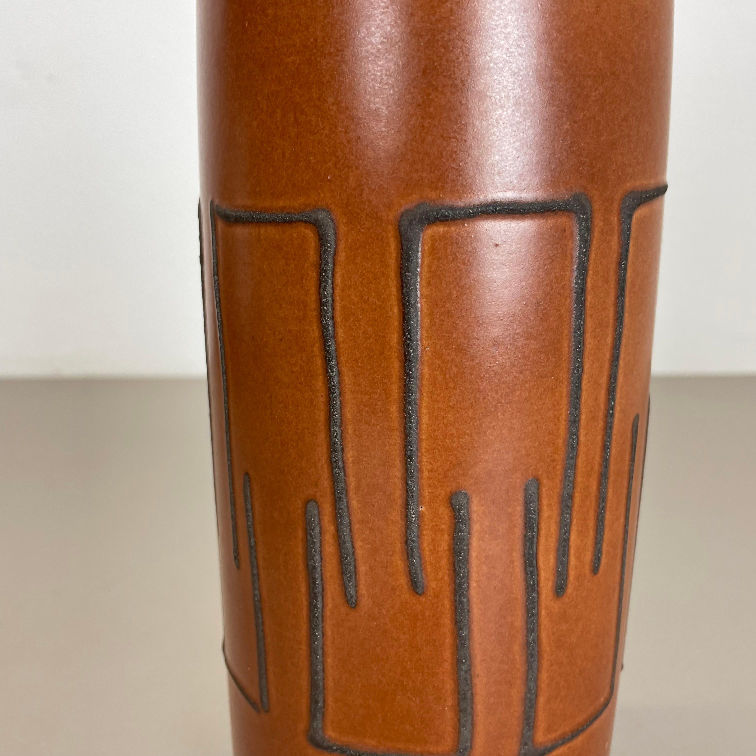 Extraordinaire vase en poterie de lave grasse « Abstract Line » Scheurich, Allemagne  1970 en vente 1