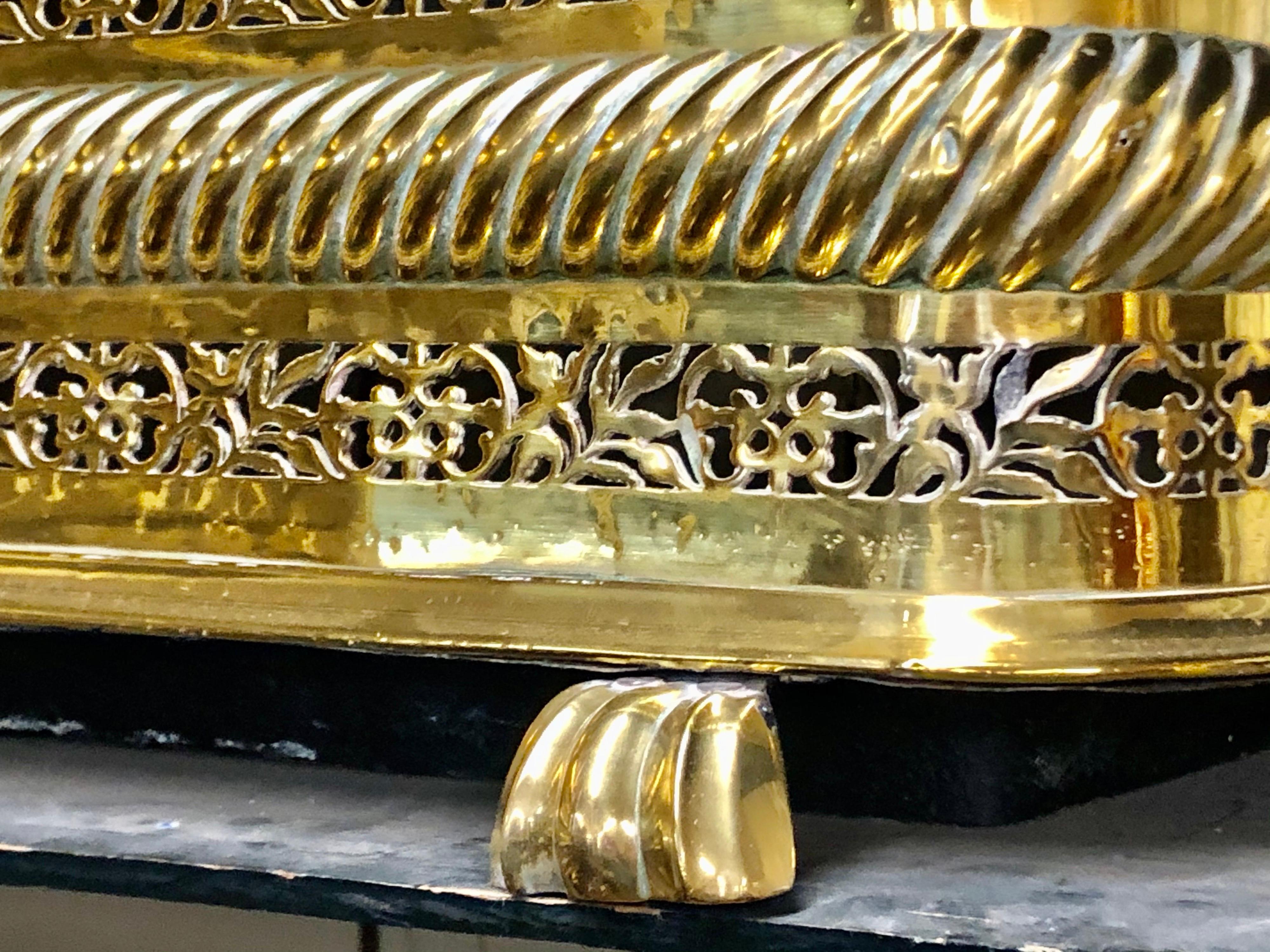Exceptionally fine Antique English Geo. III pierced solid brass Fireplace Fender with delicate piercing overall with wonderful original shell-shaped feet. Retains its original 