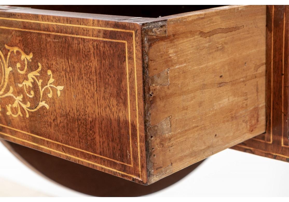 Außergewöhnlicher antiker tropfenförmiger Tisch aus gemasertem Holz und Intarsien für die Restaurierung im Angebot 6