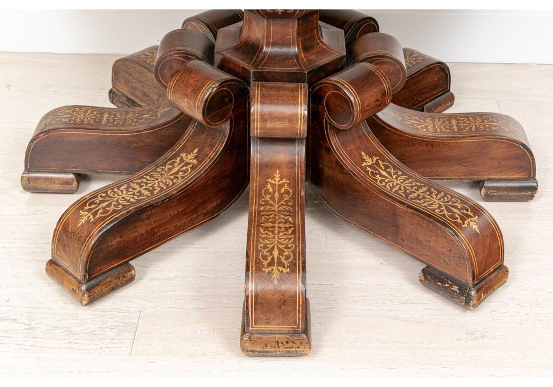 Außergewöhnlicher antiker tropfenförmiger Tisch aus gemasertem Holz und Intarsien für die Restaurierung im Angebot 7