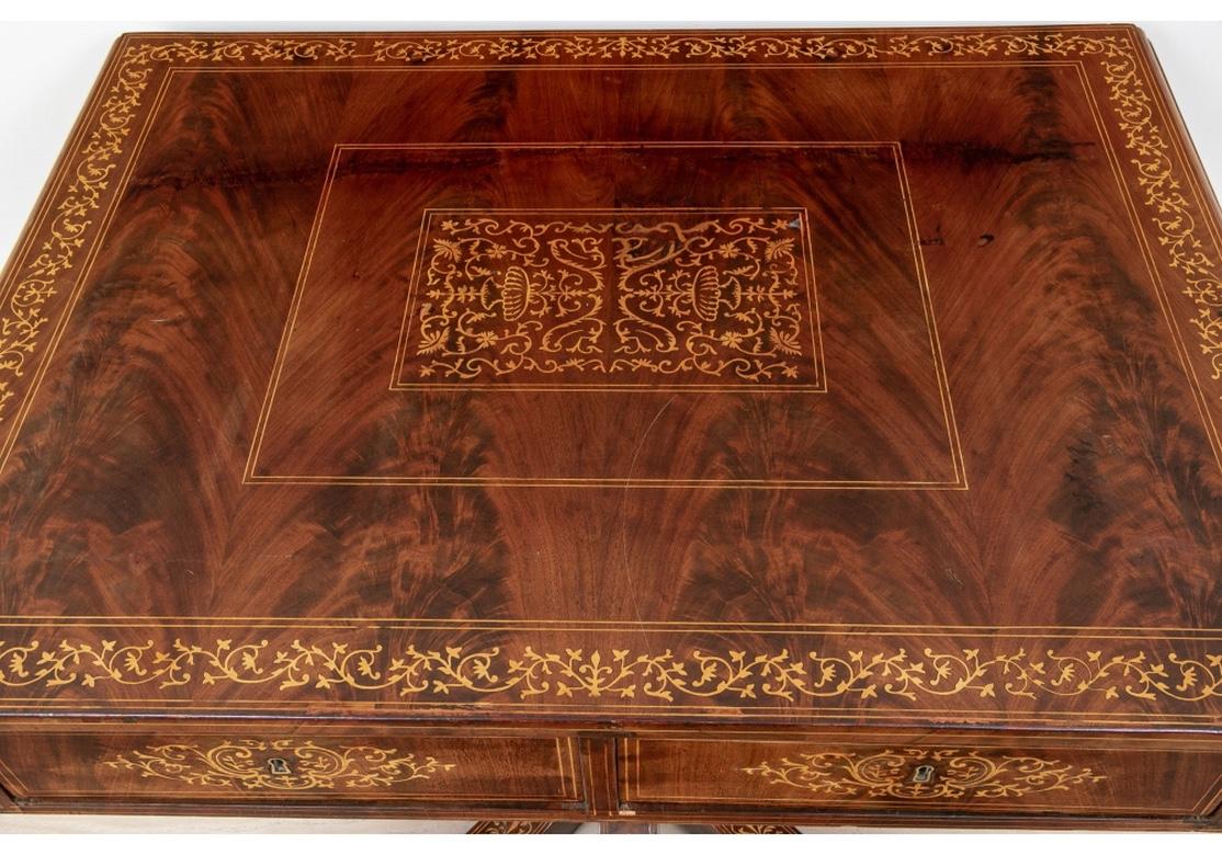 Außergewöhnlicher antiker tropfenförmiger Tisch aus gemasertem Holz und Intarsien für die Restaurierung im Angebot 12