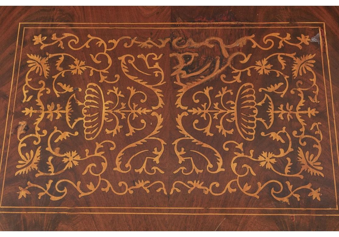 Außergewöhnlicher antiker tropfenförmiger Tisch aus gemasertem Holz und Intarsien für die Restaurierung (Europäisch) im Angebot