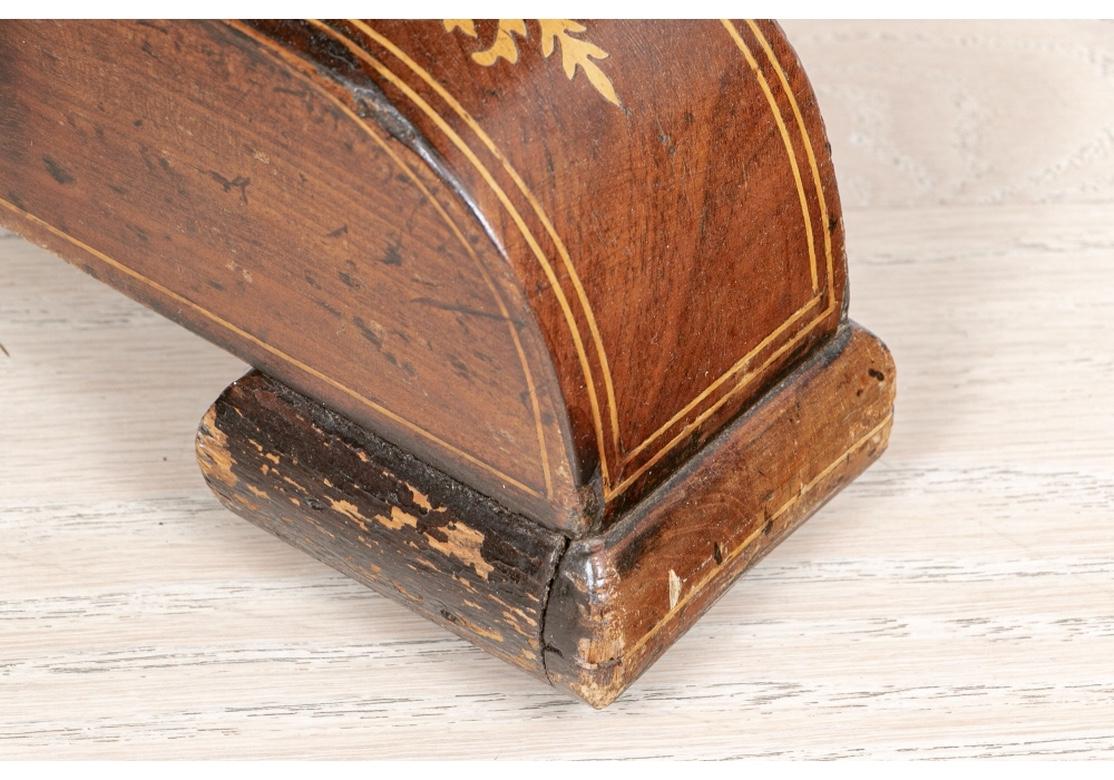 Außergewöhnlicher antiker tropfenförmiger Tisch aus gemasertem Holz und Intarsien für die Restaurierung im Angebot 3