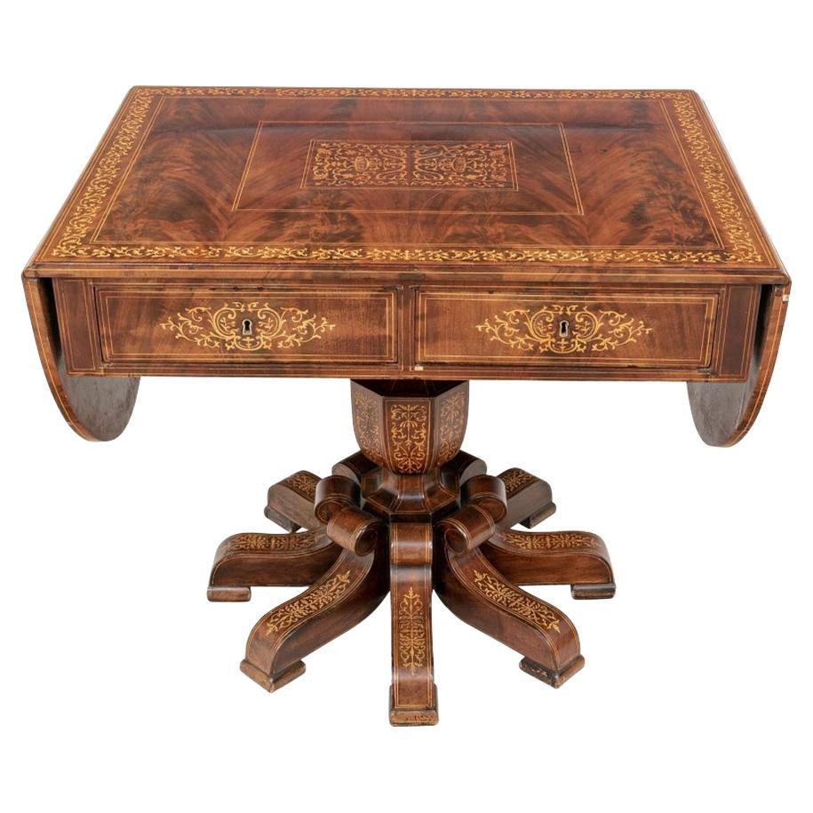 Außergewöhnlicher antiker tropfenförmiger Tisch aus gemasertem Holz und Intarsien für die Restaurierung