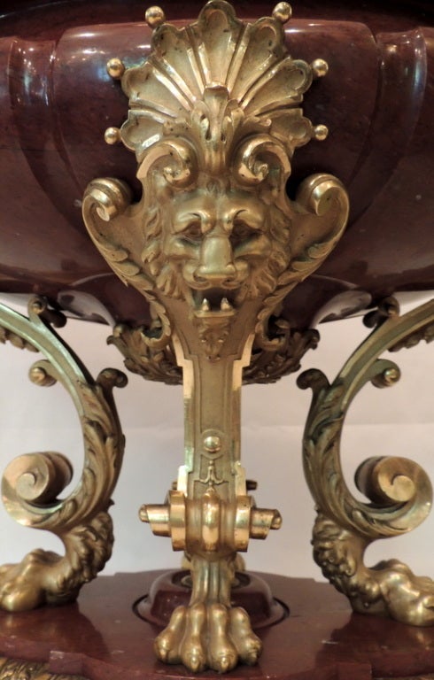 Francese Straordinario Centrotavola Antico in Marmo Rouge Bronzo Dorato con Ormolu in vendita