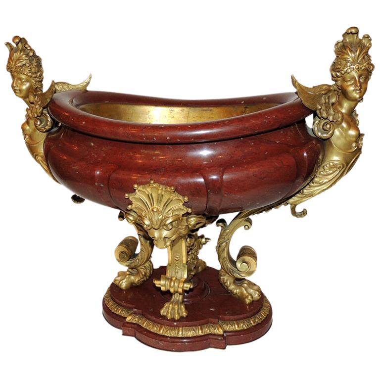 Extraordinaire centre de table ancien en marbre rouge doré et bronze doré monté sur bronze doré