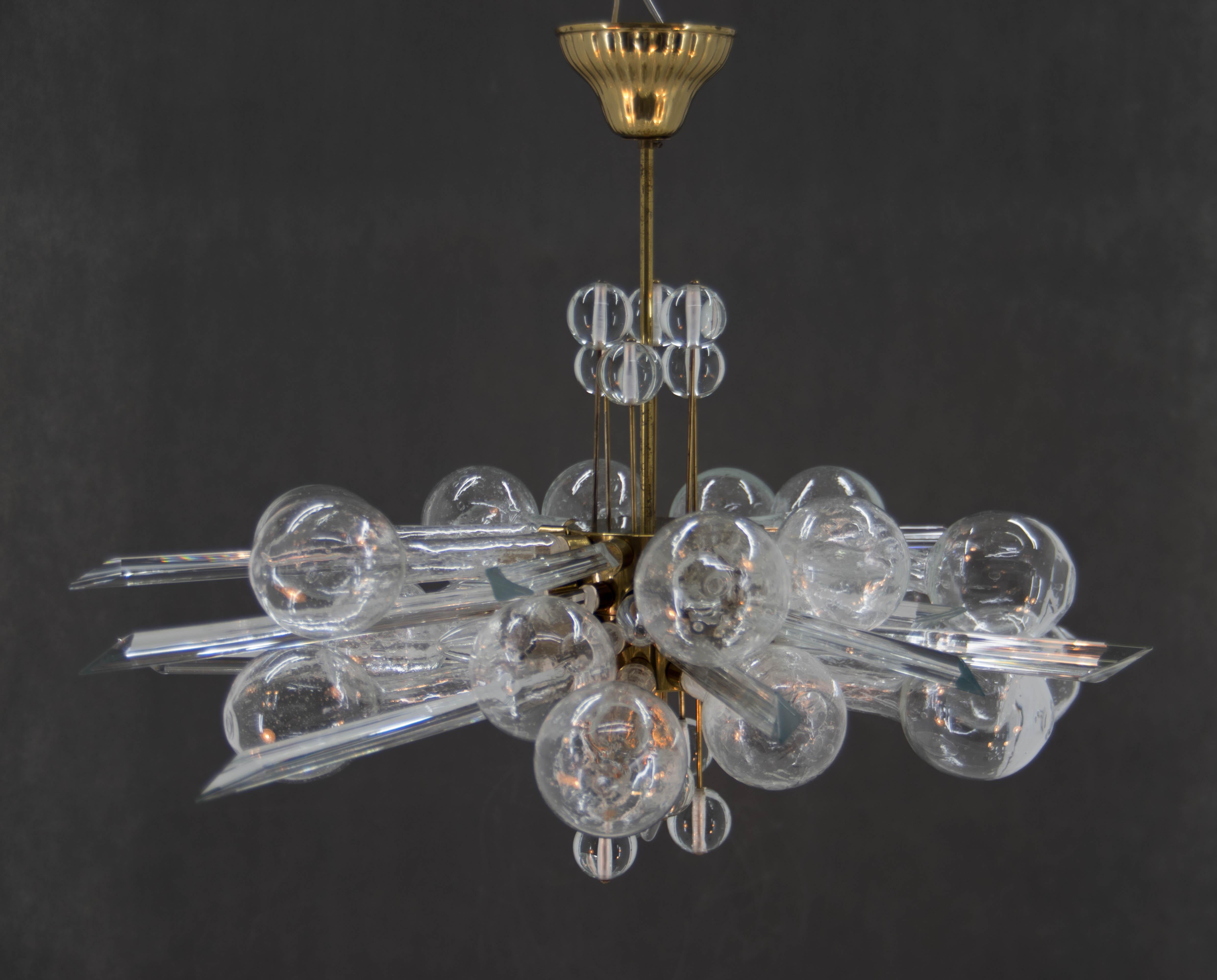 Ottone Straordinario lampadario di arte e design di Rene Roubicek, anni '60 in vendita