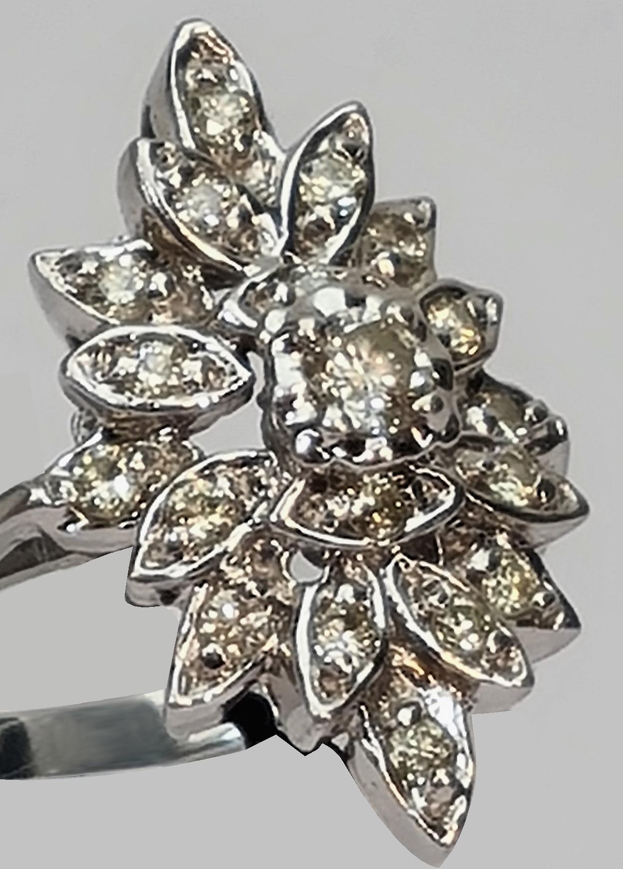 Women's Extraordinary Art Deco Diamond Ring, 585 White Gold For Sale
