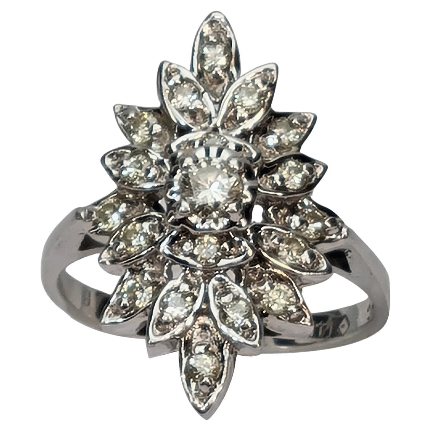 Extraordinary Art Deco Diamond Ring, 585 White Gold For Sale
