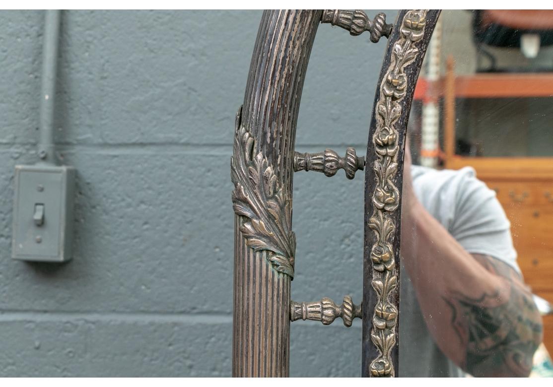 Extraordinaire coiffeuse en deux parties en miroir et bronze plaqué argent de l'époque Art Déco Bon état - En vente à Bridgeport, CT