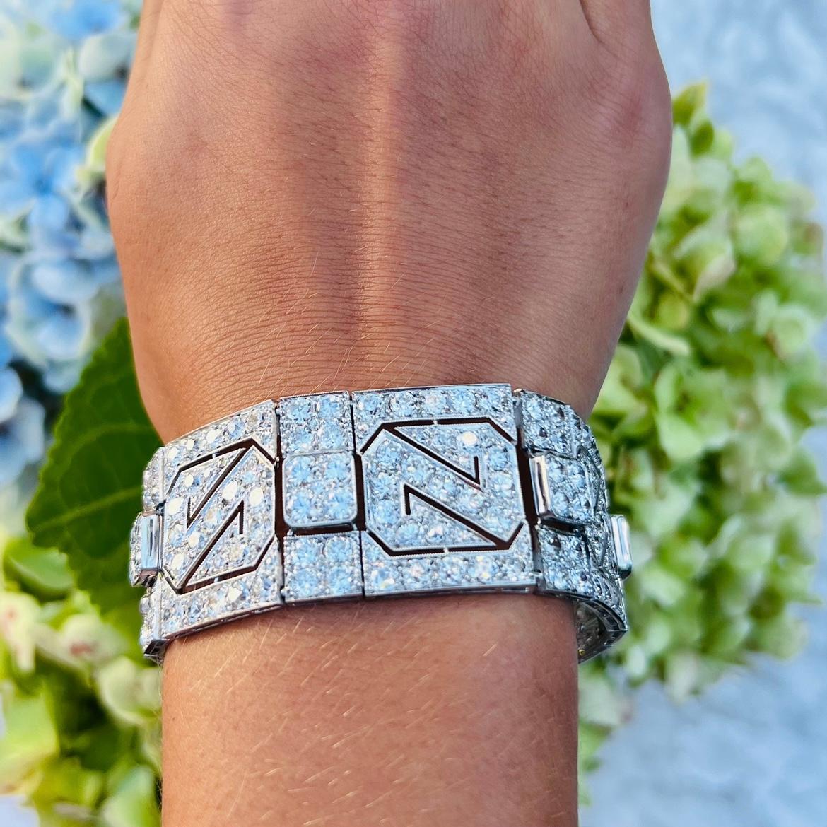 Donna Straordinario bracciale Art Deco in platino con diamanti in vendita