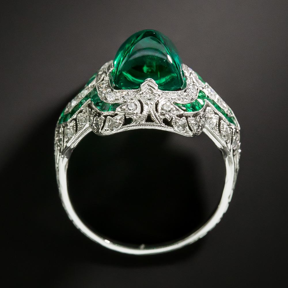 Extraordinary Art Deco Sugarloaf Colombian Emerald and Diamond Ring In Good Condition In San Francisco, CA