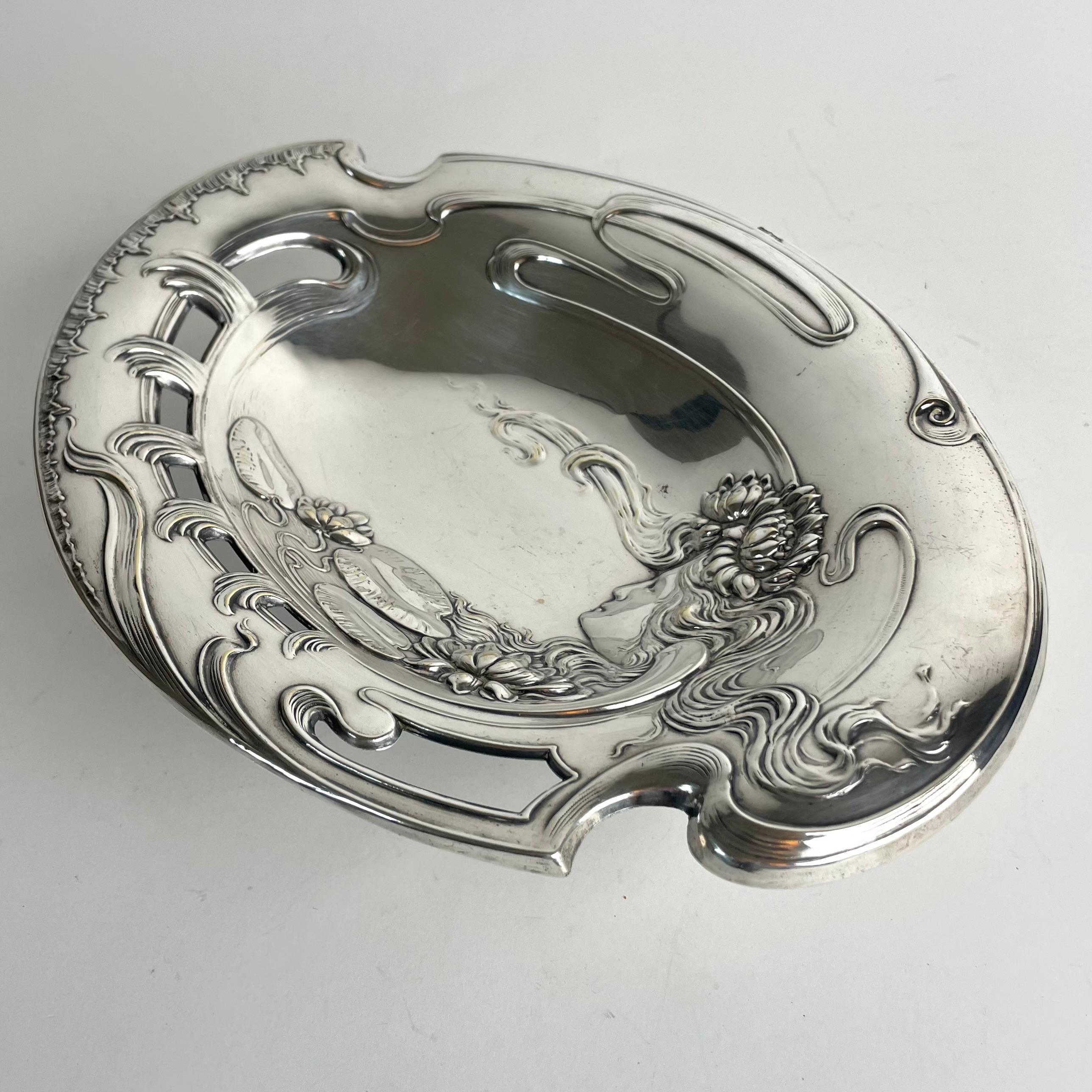 Inizio XX secolo Extraordinary Art Nouveau Silvered Brass Dish, Stockholm, ca. 1900 in vendita