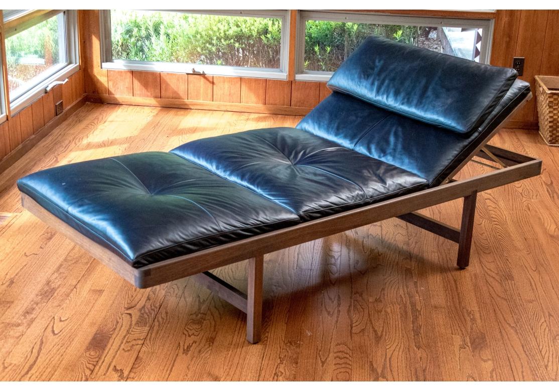 Außergewöhnliche Bassam Fellows Nussbaum und schwarzes Leder Daybed im Angebot 5