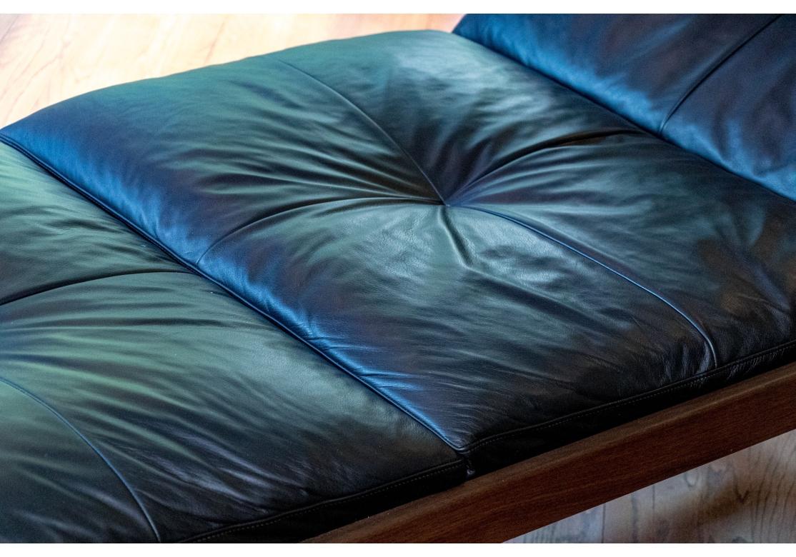 Außergewöhnliche Bassam Fellows Nussbaum und schwarzes Leder Daybed im Angebot 12