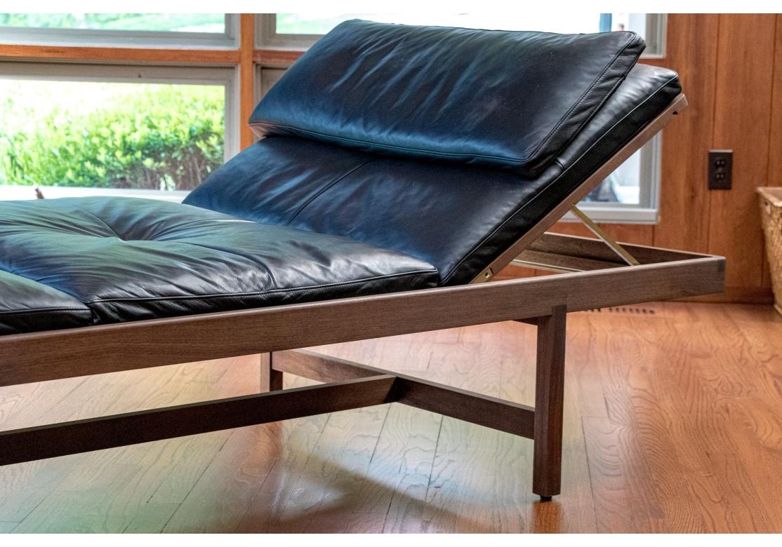 Außergewöhnliche Bassam Fellows Nussbaum und schwarzes Leder Daybed (Sonstiges) im Angebot