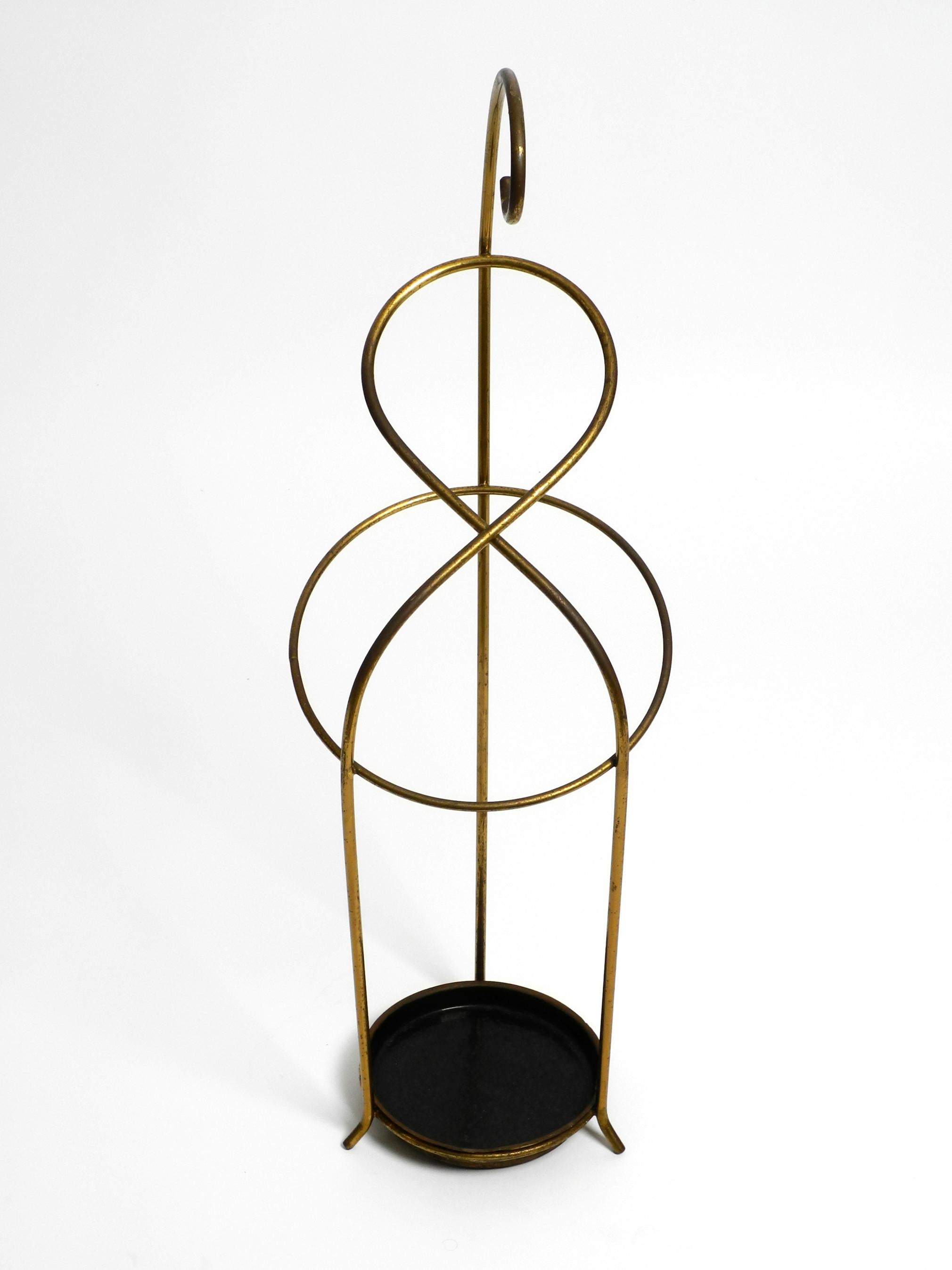 Extraordinary beautiful rare Mid Century Modern brass umbrella stand In Good Condition For Sale In München, DE