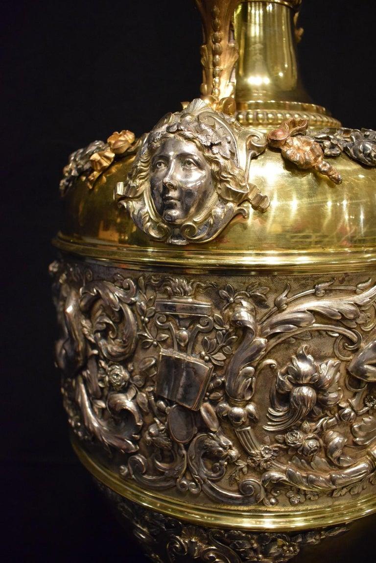 Néoclassique Extraordinaire urne en forme de Belle Poque en vente