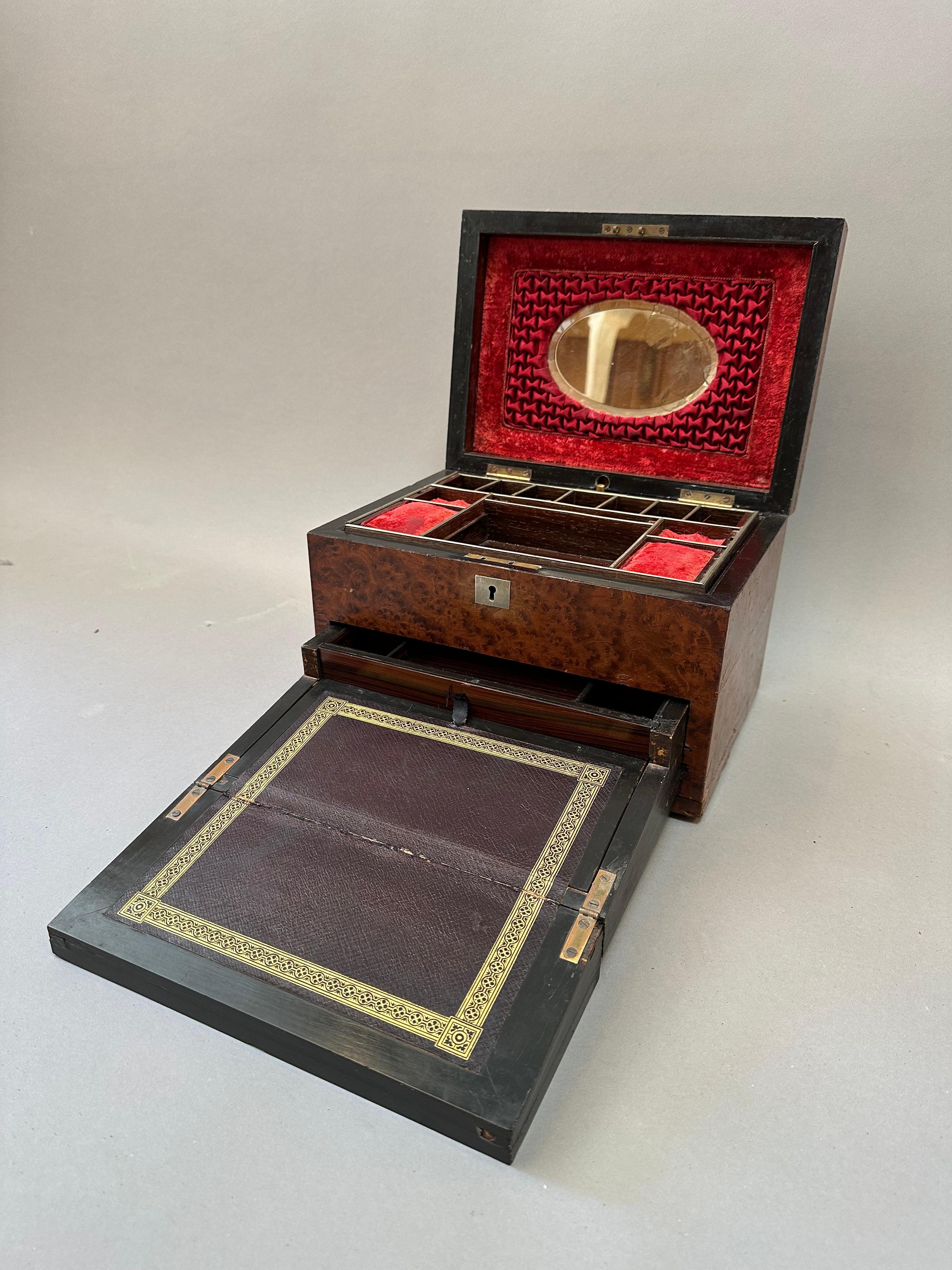 Extraordinaire boîte à bijoux de voyage British Empire Bon état - En vente à Middleburg, VA