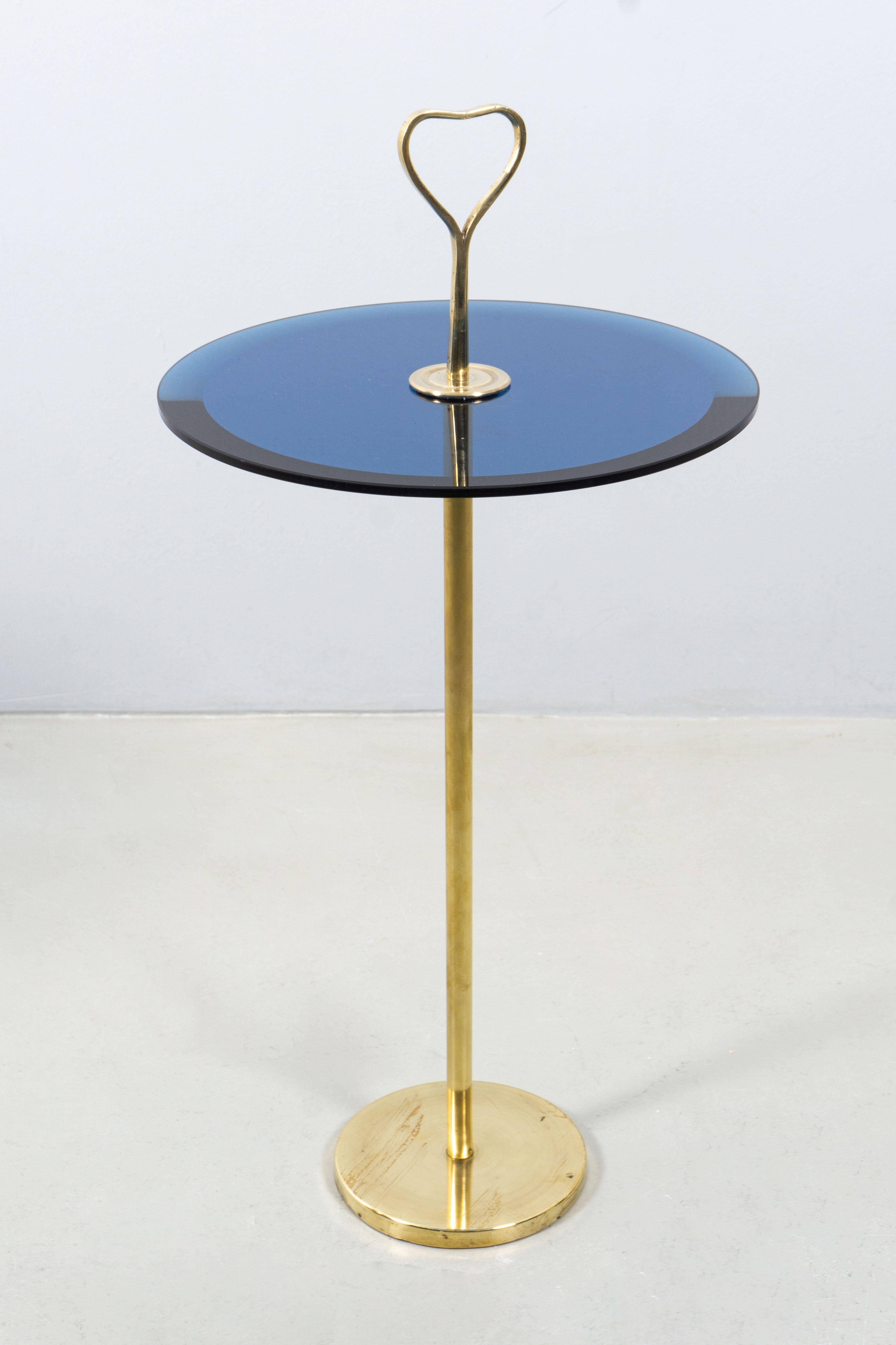 Extraordinary side table, designed by Cesare Lacca and manufactured in Italy in the 1950s. 

The table is made of brass and has a crystal glass plate (Fontana Arte) with a heart-shaped brass handle. 


 