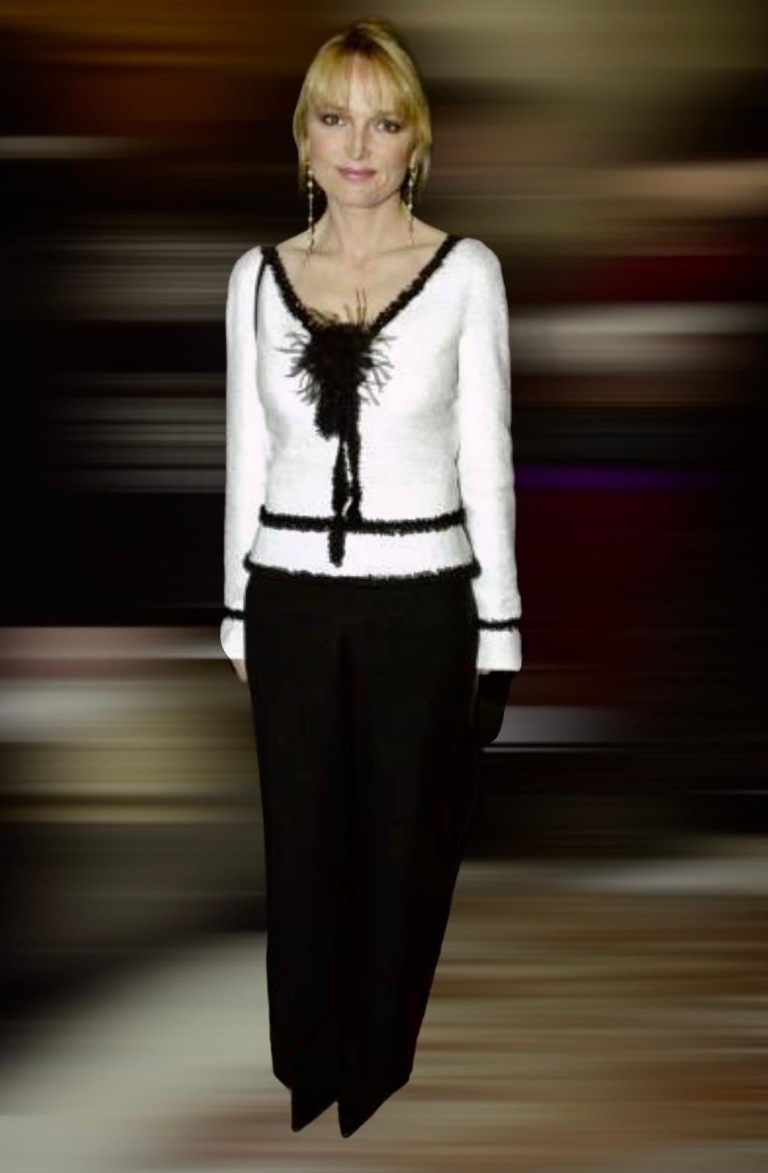 UNWORN Chanel Signature Monochrome Sequin Fantasy Tweed Jacket 38 For Sale 5