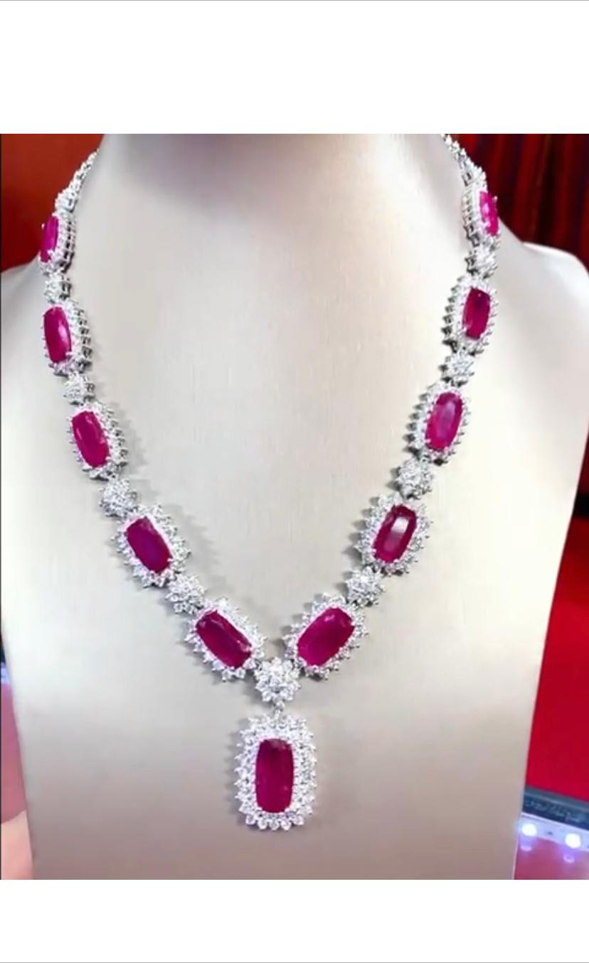 From red carpet collection, high jewel in 18k gold with 11 pieces of fine quality of  natural Burma rubies 48,62 ct and natural diamonds in special cut of 14,70 ct , G/VS(top quality).
Handcrafted fine necklace by artisan goldsmith.
Excellent