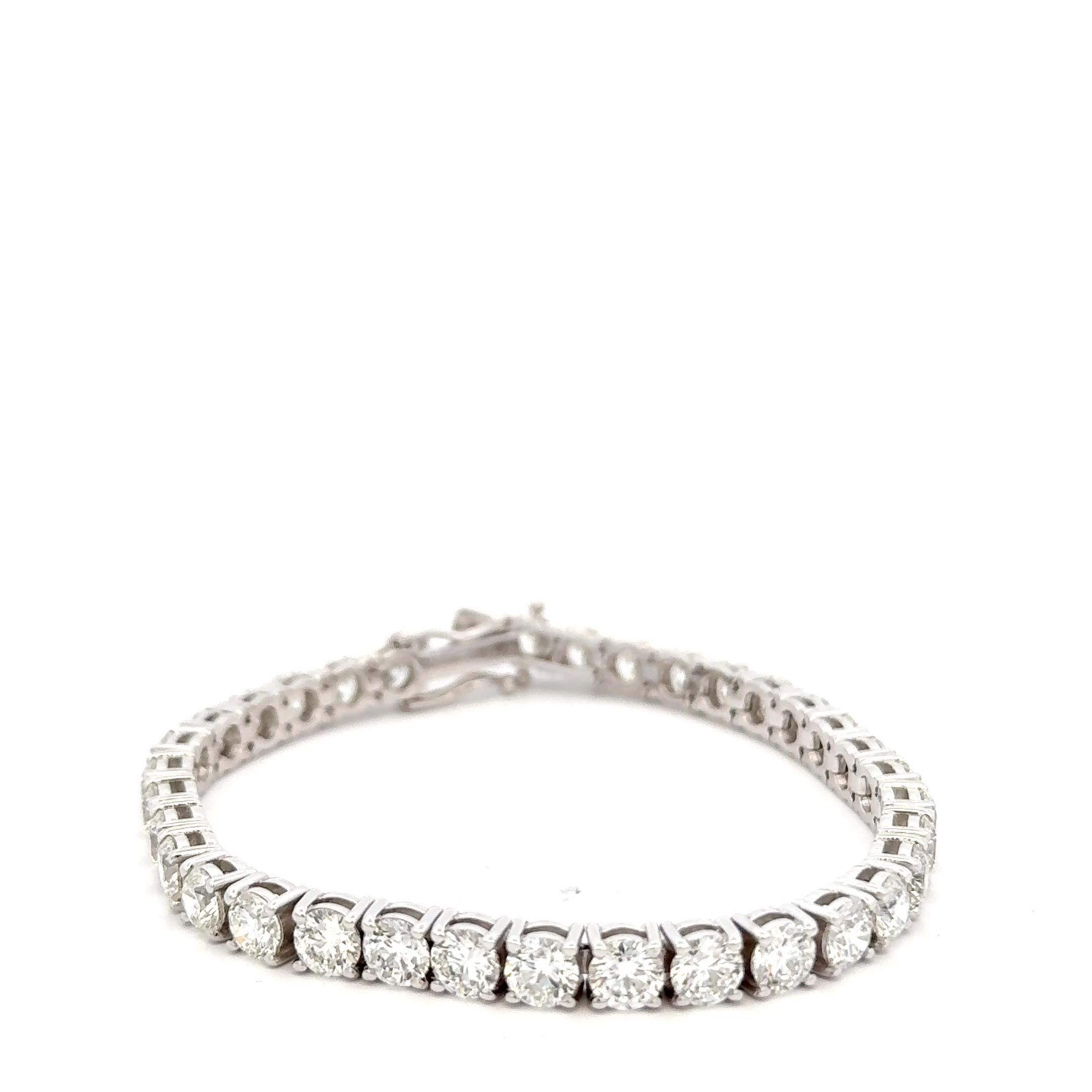 Extraordinary Diamond Bracelet In New Condition For Sale In Los Angeles, CA