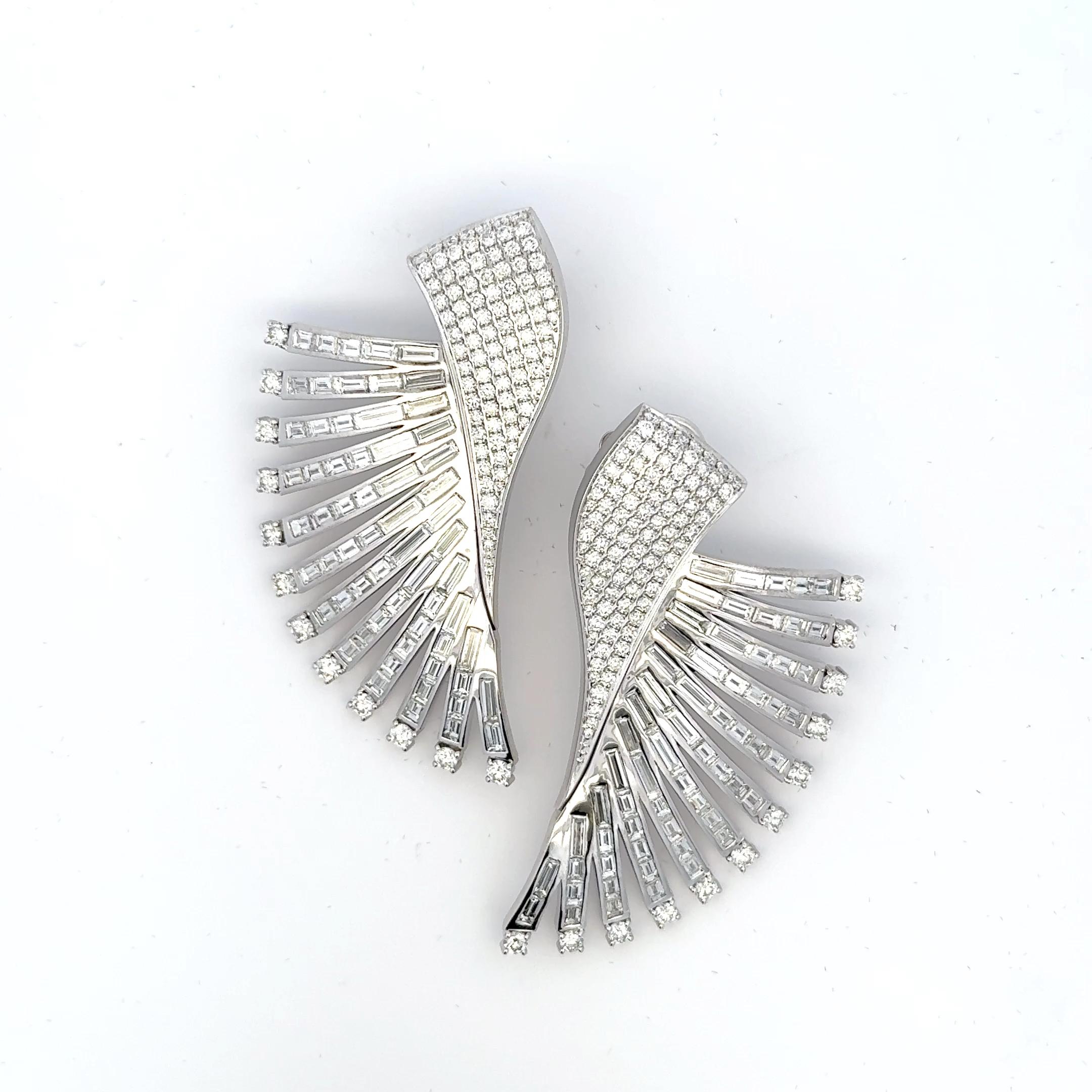 Extraordinary Diamond Earrings In New Condition For Sale In Los Angeles, CA