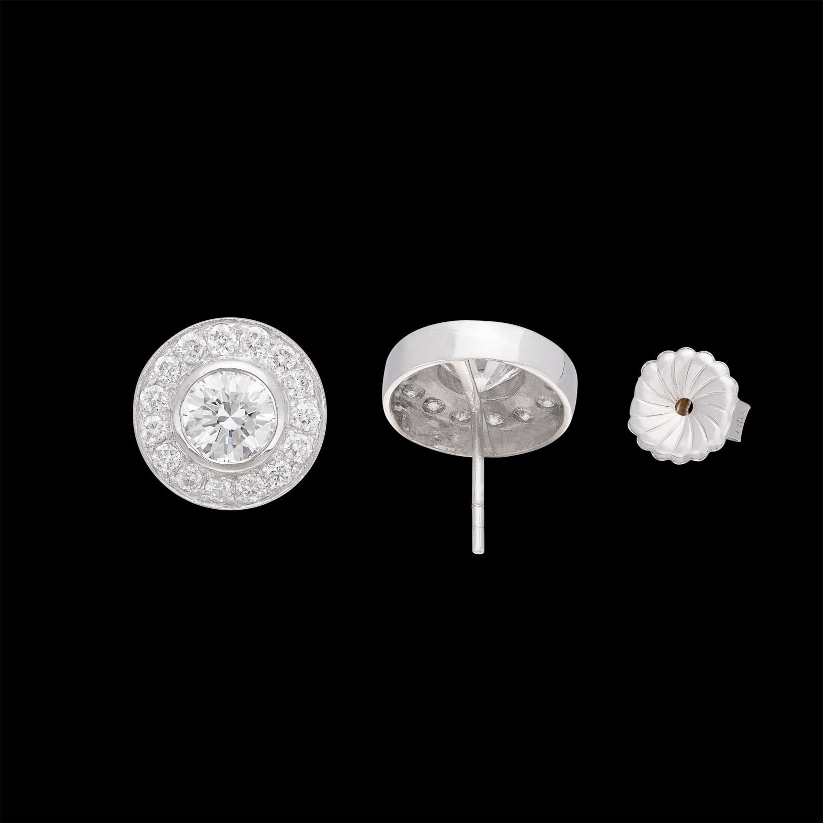 Straordinari orecchini a perno con diamante in platino in vendita 2