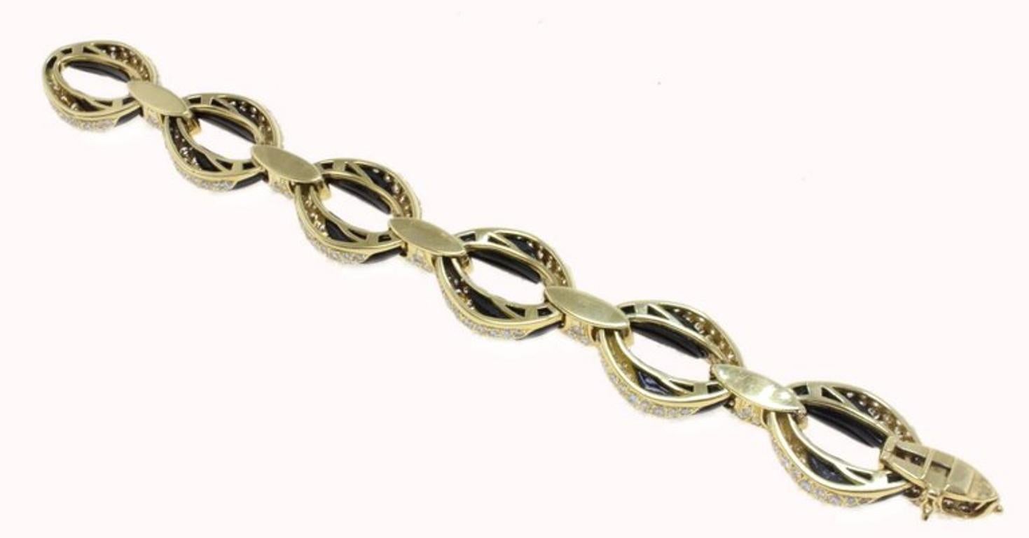Contemporary Extraordinary Diamonds Onyx and Yellow Gold Link Bracelet For Sale