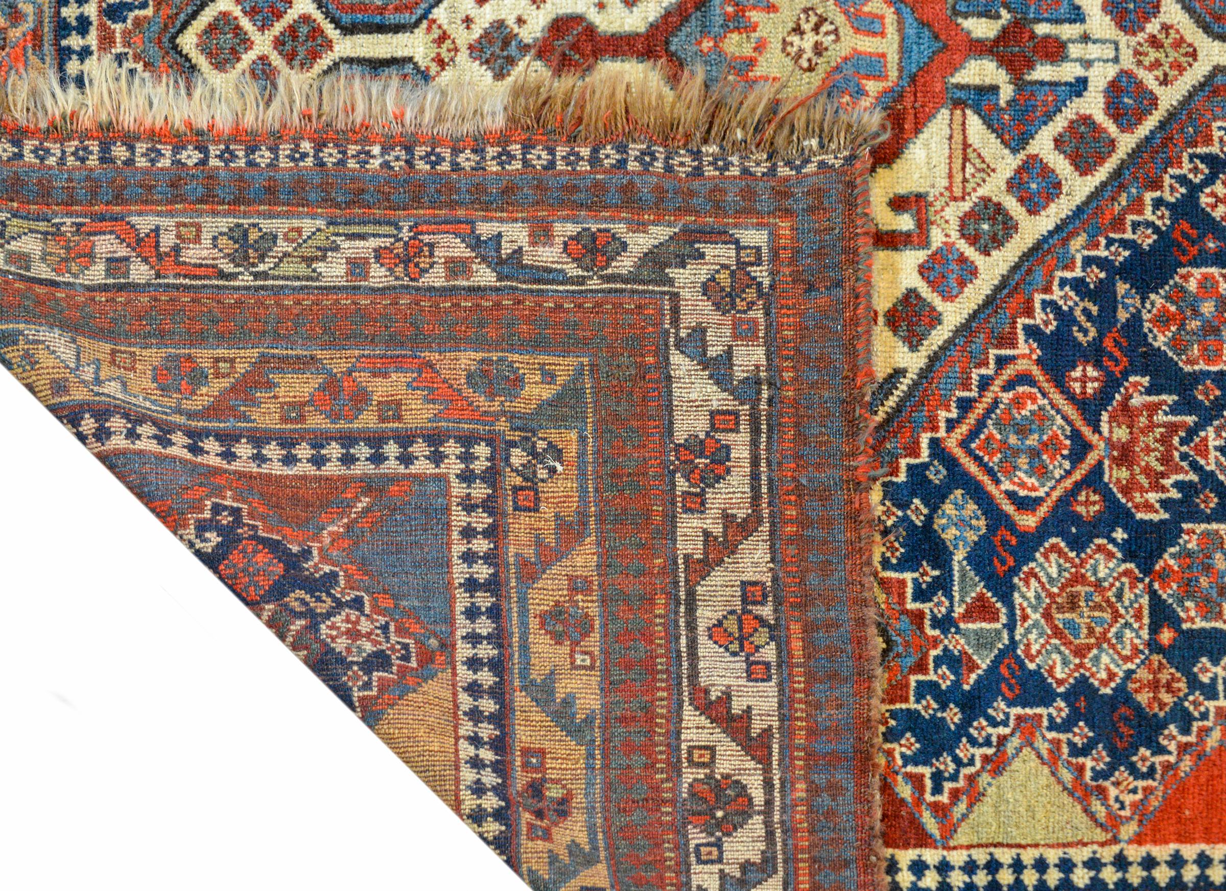 Extraordinaire tapis Ghashgaei du début du 20e siècle en vente 2