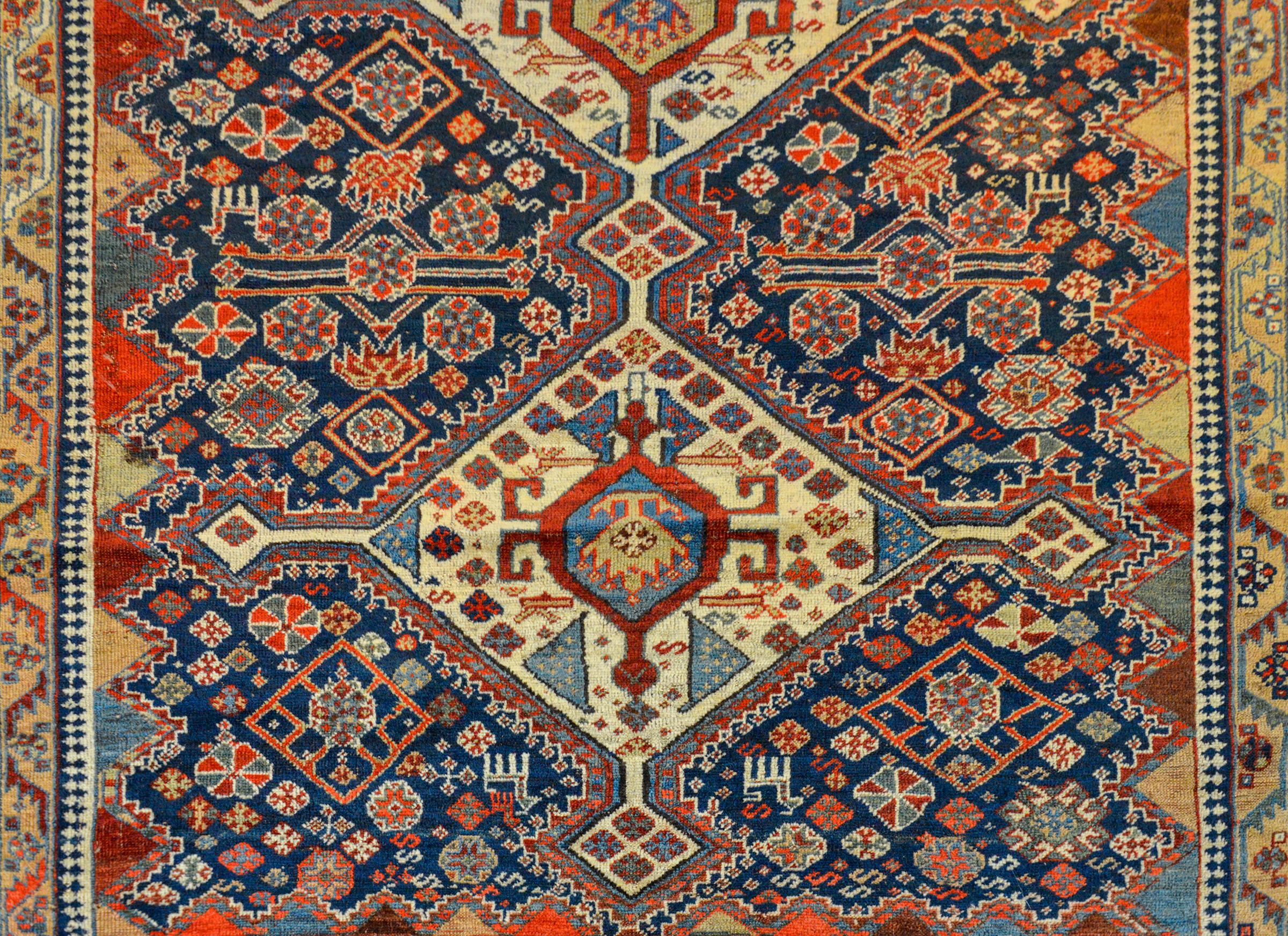 Tribal Extraordinaire tapis Ghashgaei du début du 20e siècle en vente