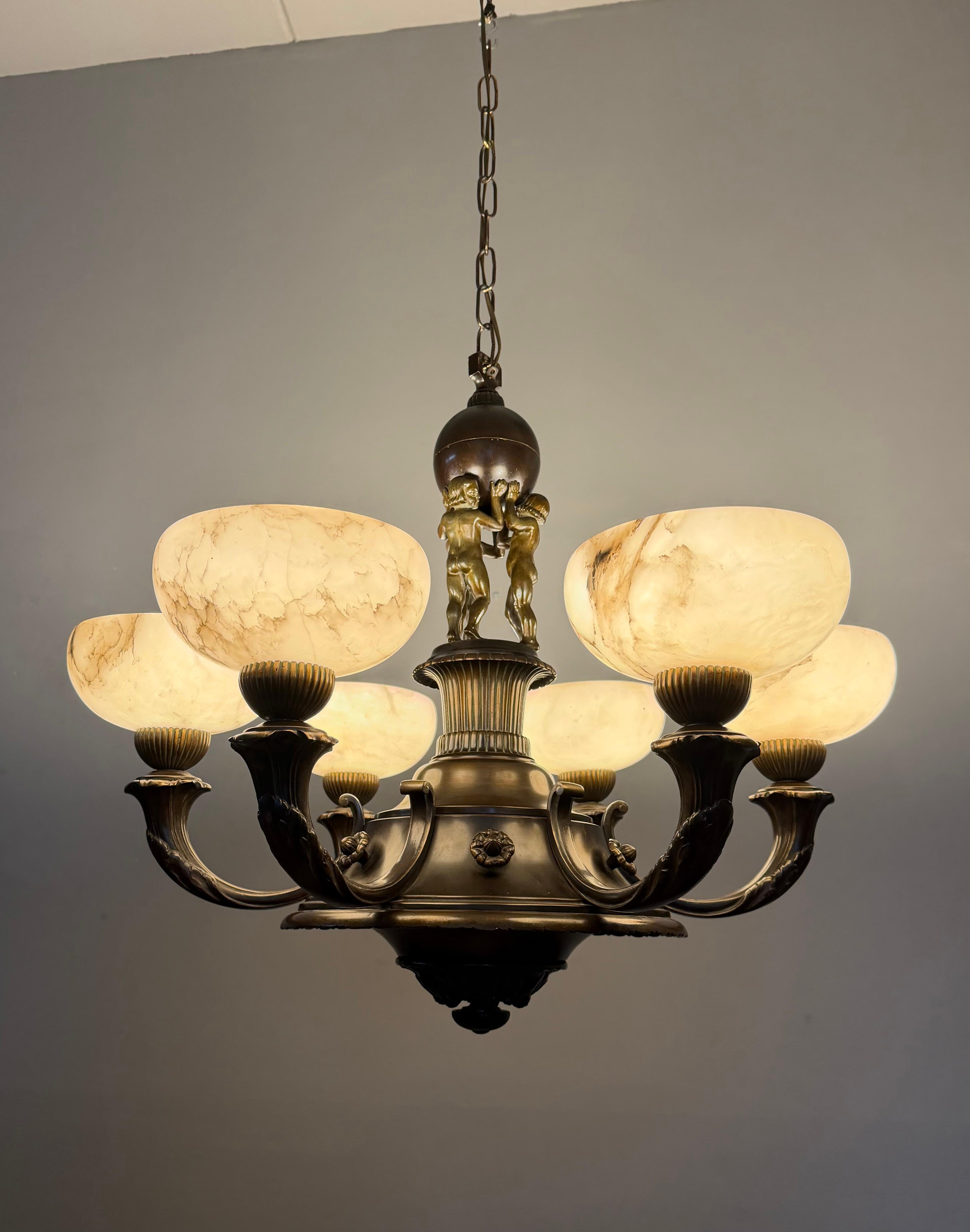 Extraordinary Early-20th-Century Neoclassical Chandelier with Alabaster Shades en venta 6