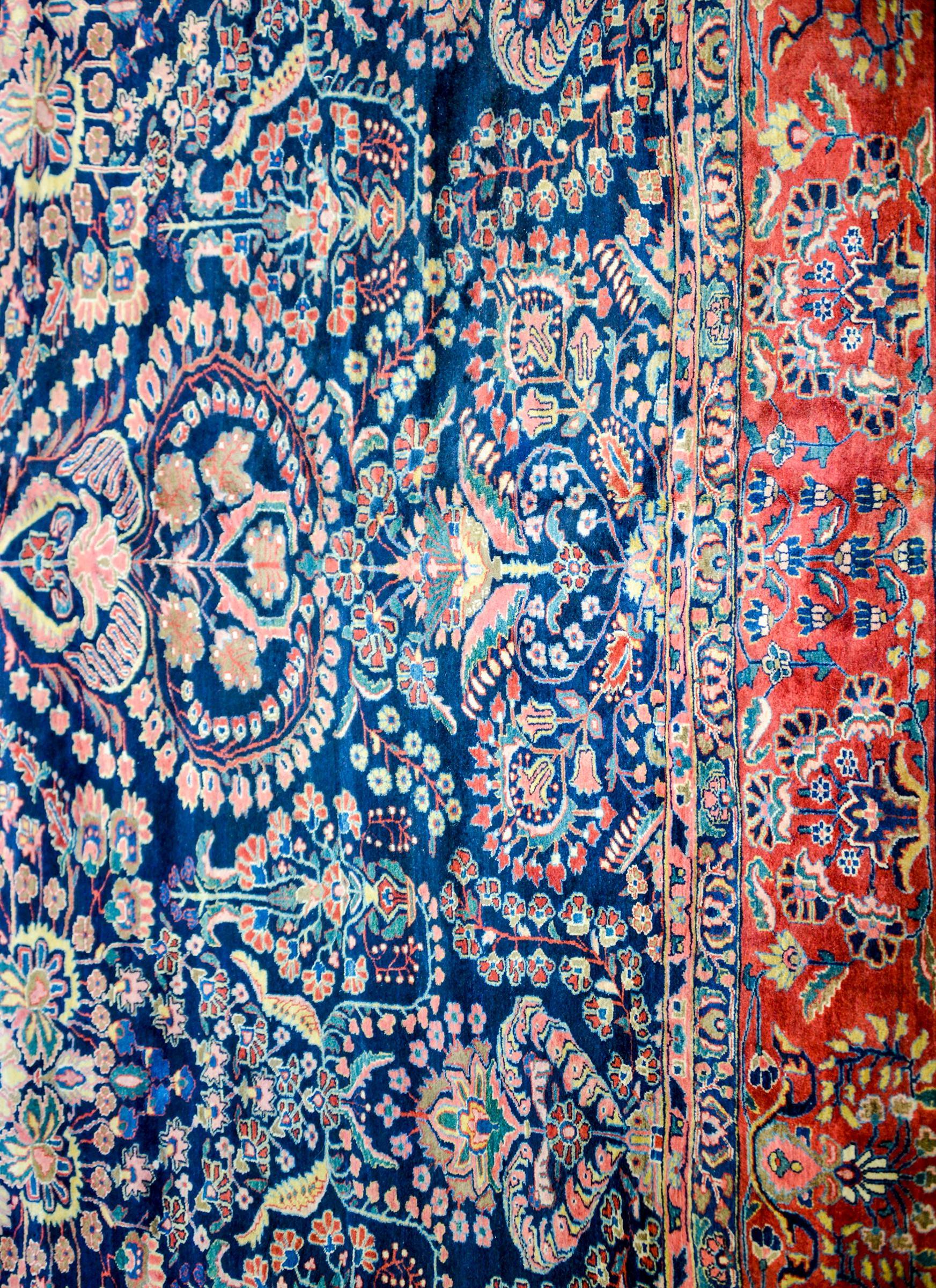 Extraordinary Early 20th Century Sarouk Rug In Good Condition For Sale In Chicago, IL