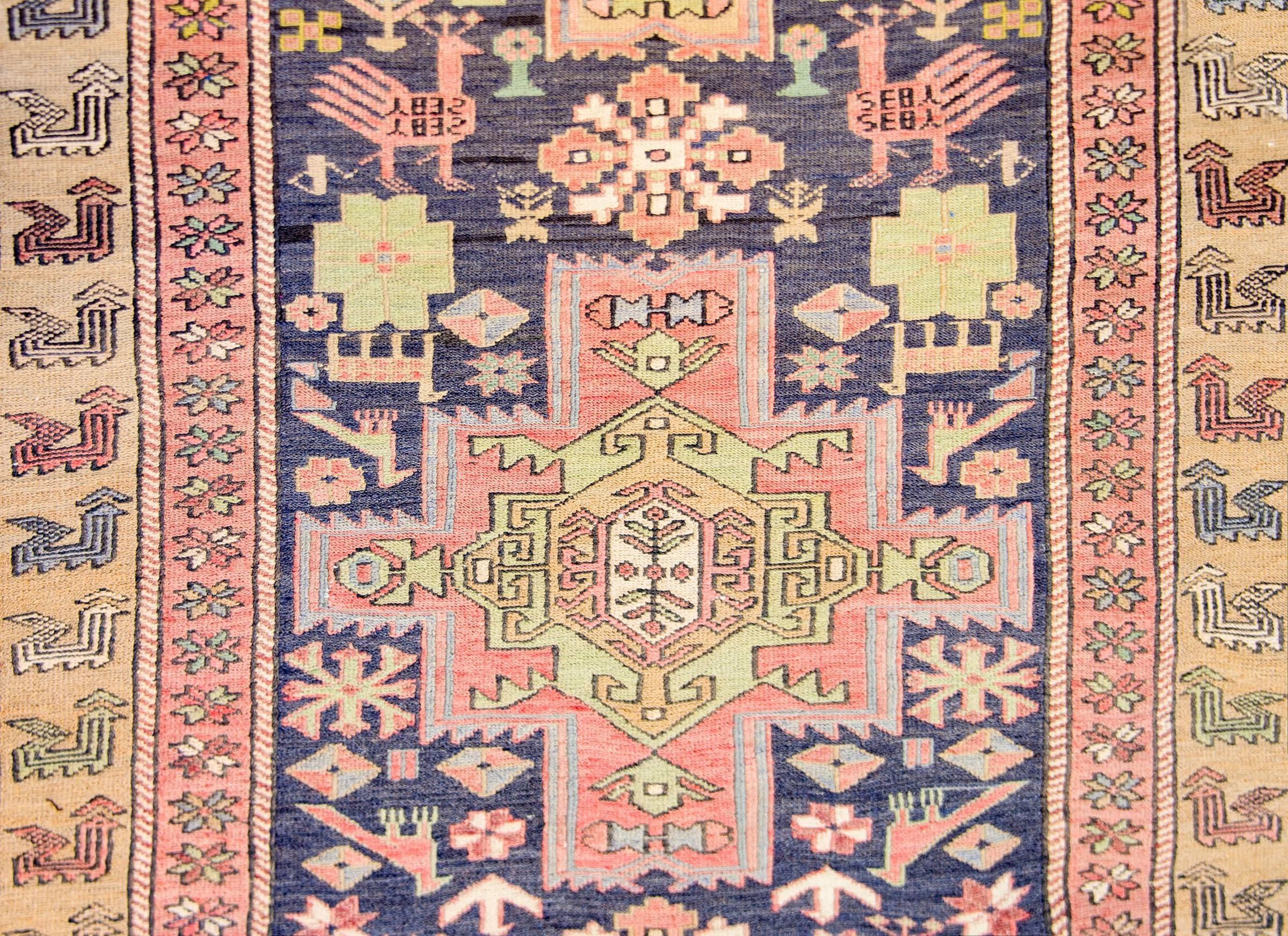 Außergewöhnlicher Sumak Azeri-Teppich aus dem frühen 20. Jahrhundert (Persisch) im Angebot