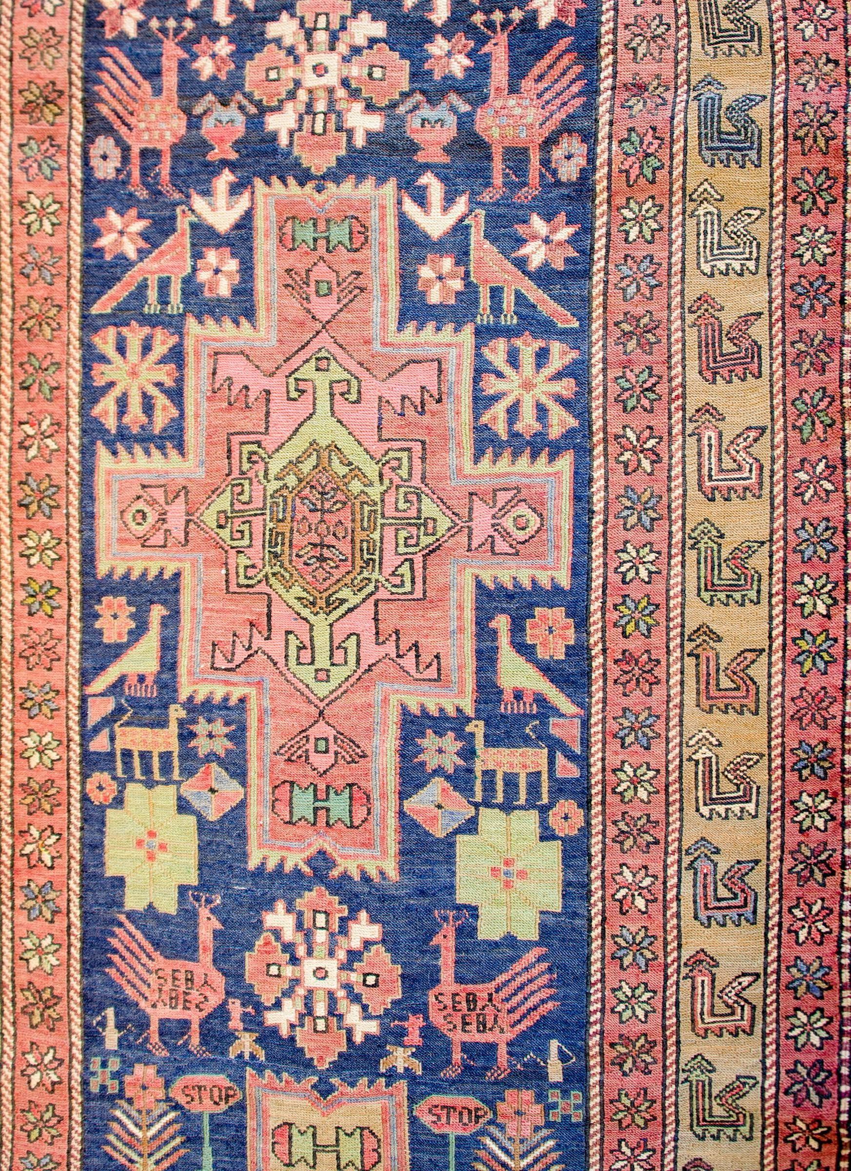 Milieu du XXe siècle Extraordinaire tapis Sumak Azeri du début du XXe siècle en vente