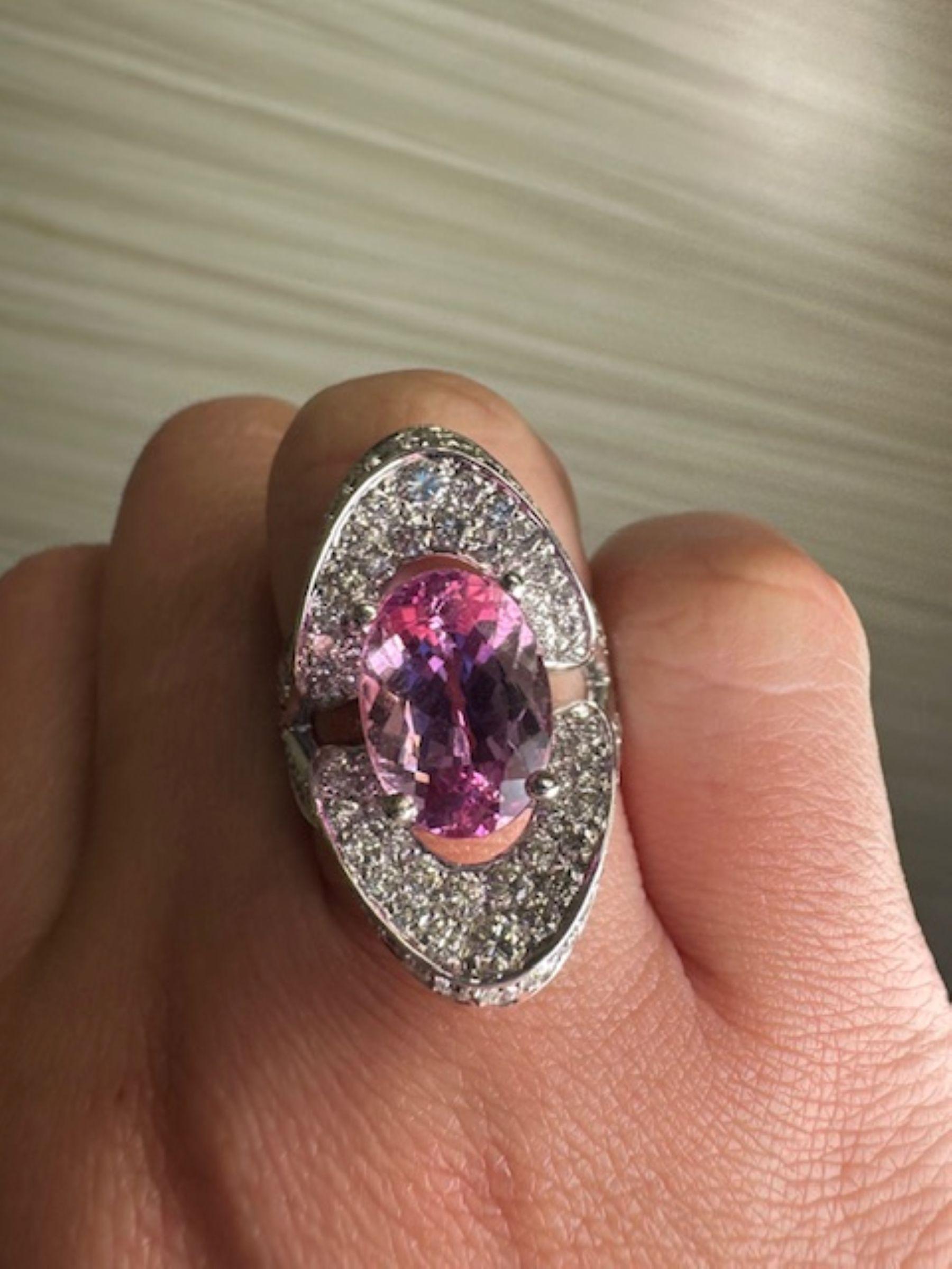 Femenino o masculino Elegancia Extraordinaria - Anillo de Topacio Rosa de 5,90ct con Diamantes de 2,50ct en 18kw en venta
