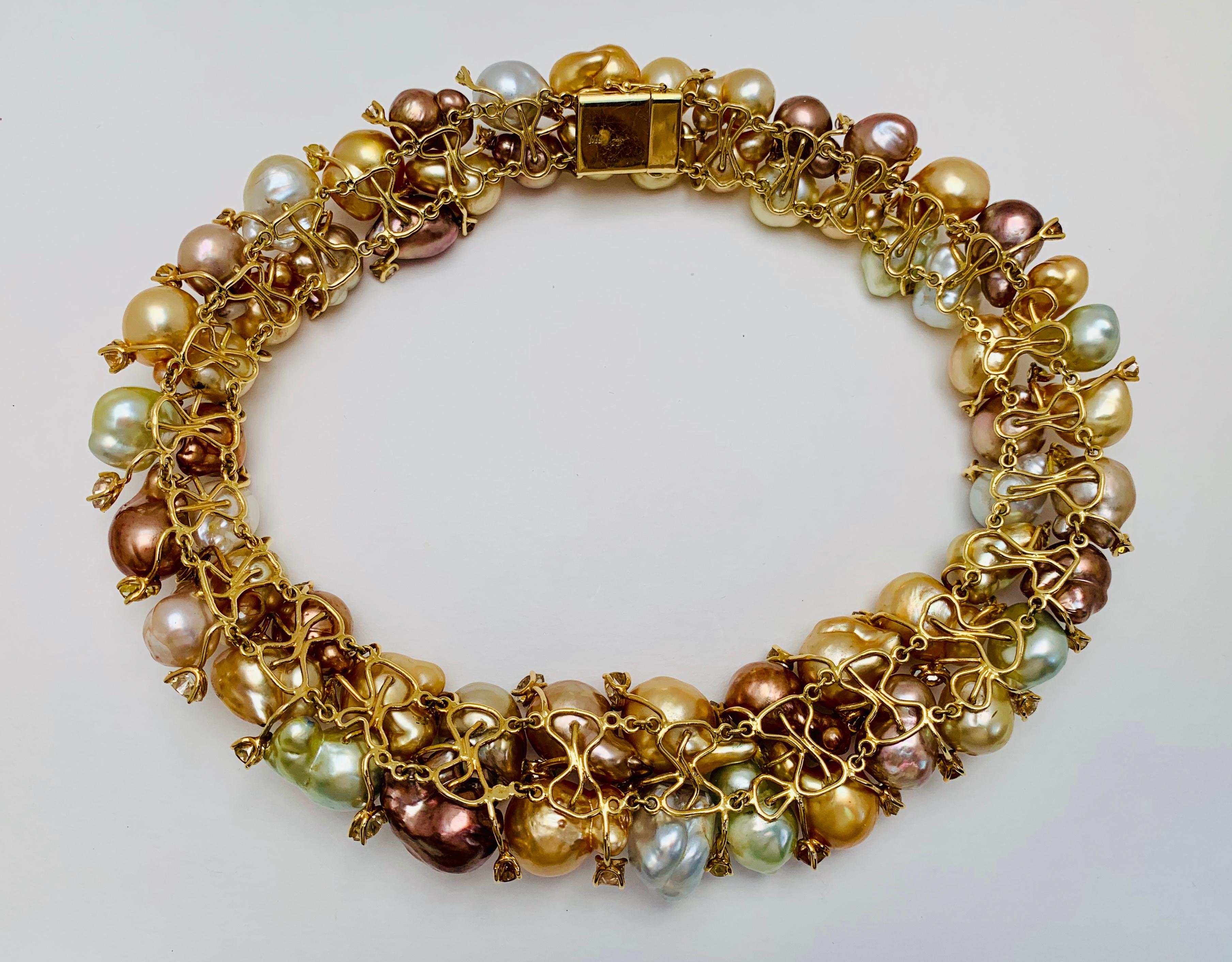 Außergewöhnliche Estate Yvel Mehrfarbige Barockperlen-Diamant-Halskette aus 18 Karat Gold (Gemischter Schliff) im Angebot