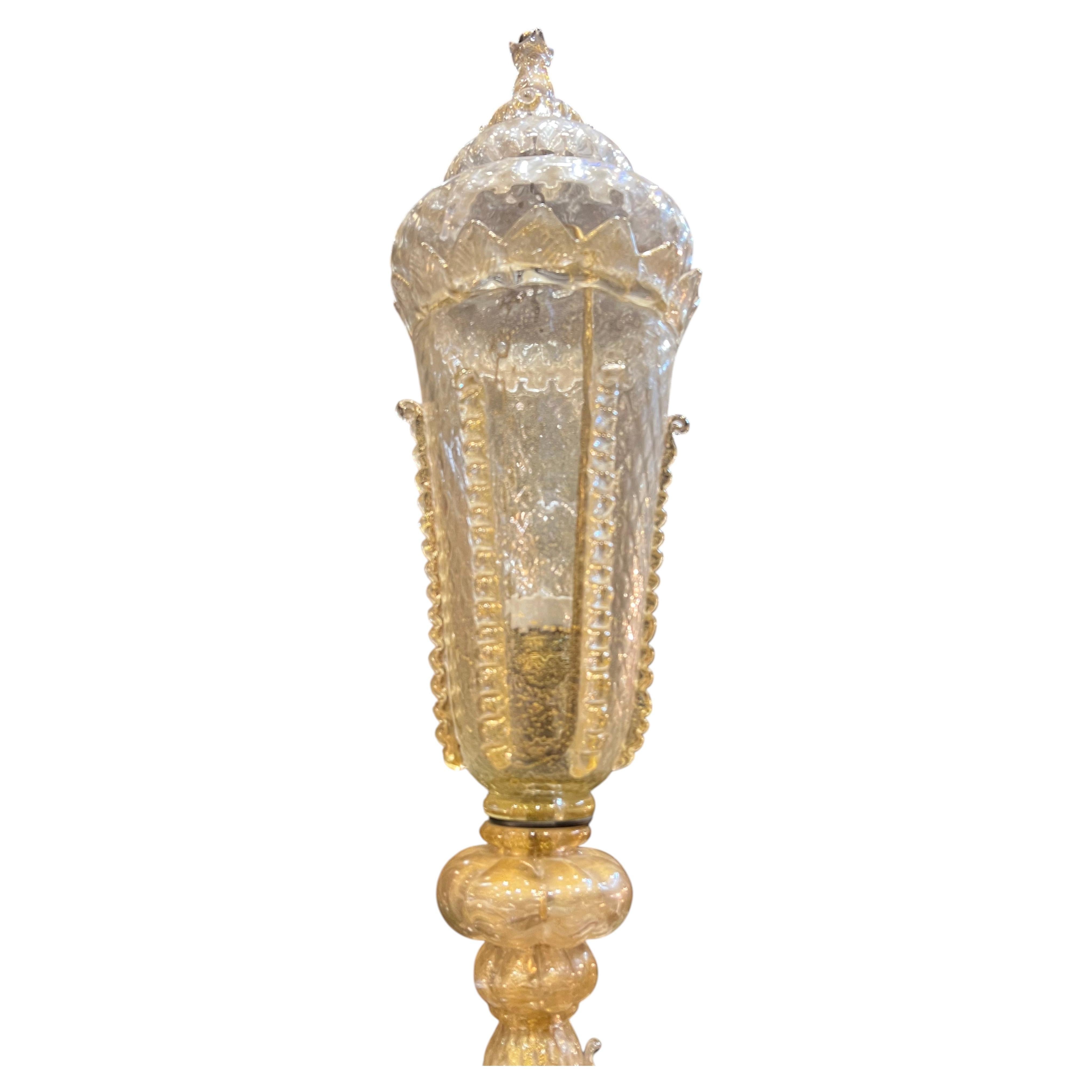 Extraordinaria lámpara de pie de cristal de Murano dorado precioso