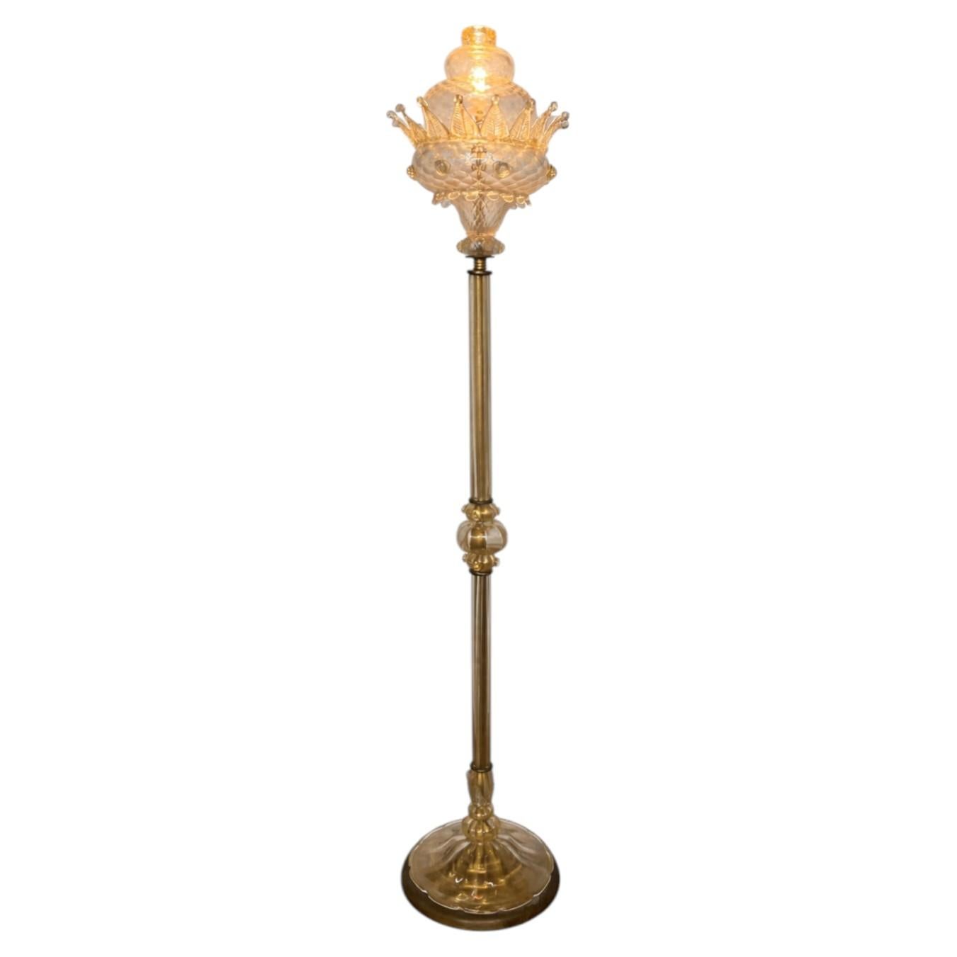 Extraordinaria lámpara de pie de cristal de Murano dorado precioso