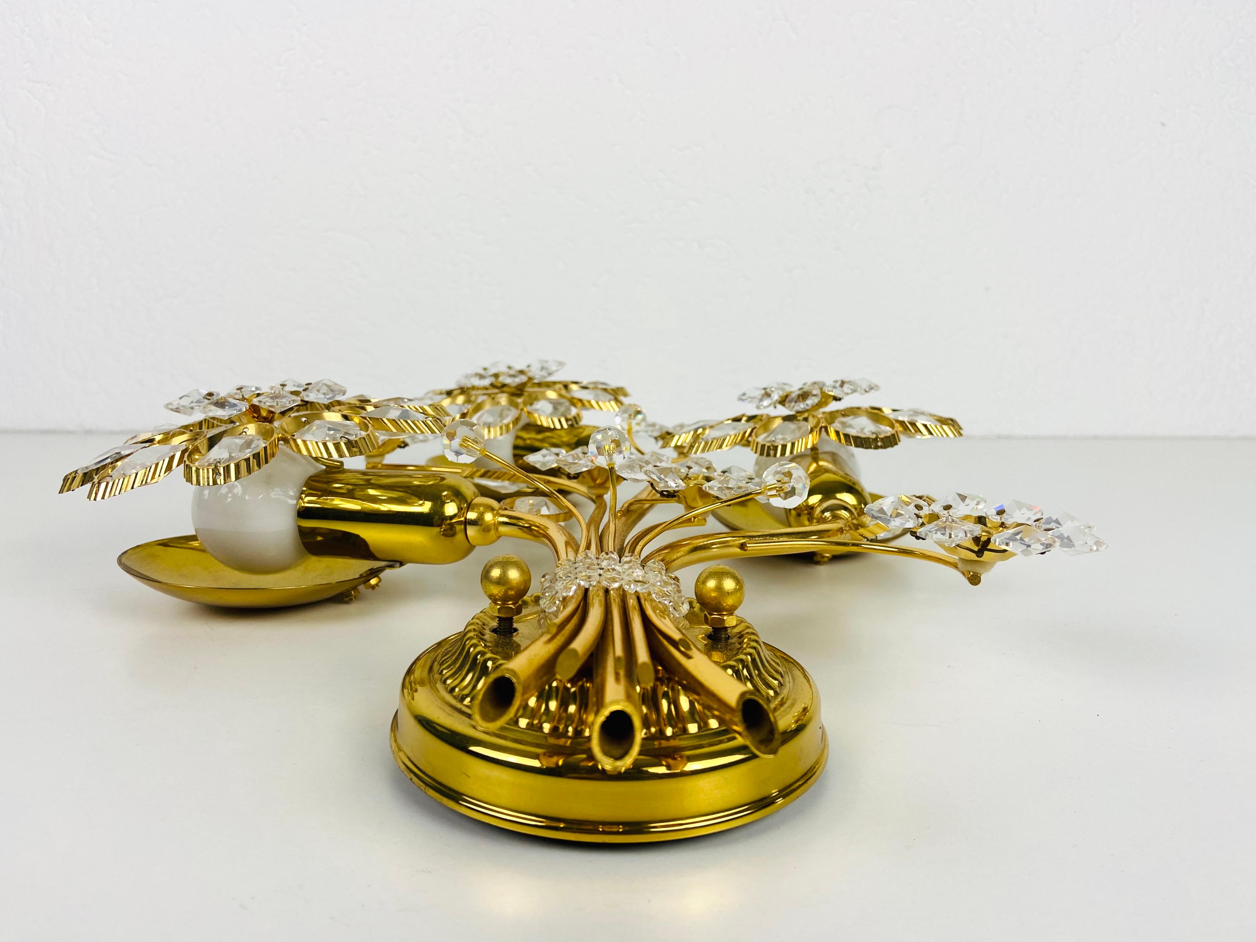 Milieu du XXe siècle Extraordinaire applique florale en verre et cristal de Palwa, Allemagne, années 1960 en vente