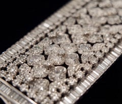 Pulsera extraordinaria con diamantes en forma de flores – Un total de aproximadamente 45 quilates