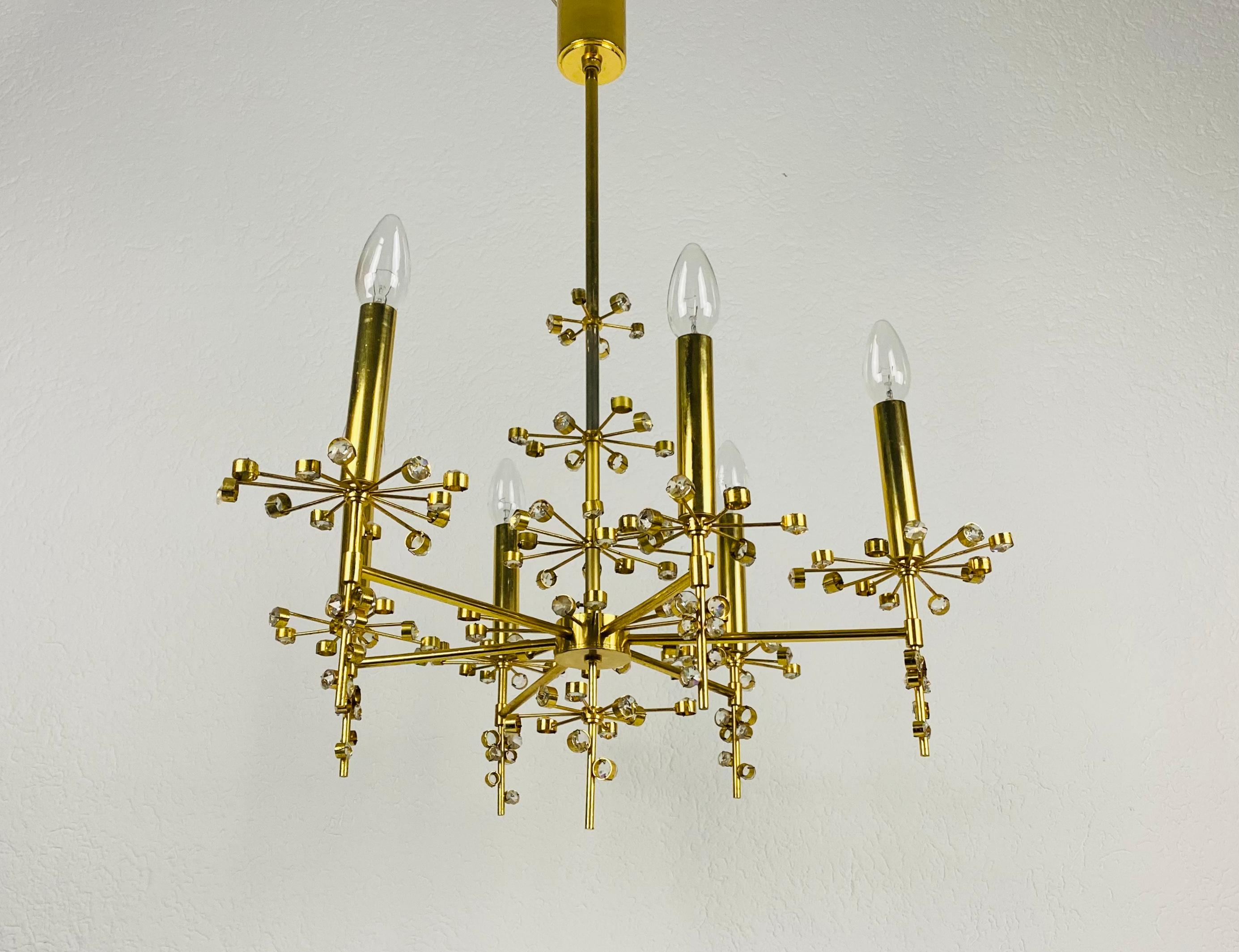 Amazing chandelier made in the 1960s by Palwa. Chrystal glasses with 24k gold plated body.

The light requires E14 light bulbs. Very good vintage condition. Works both on 120/220V.

Free worldwide express shipping.