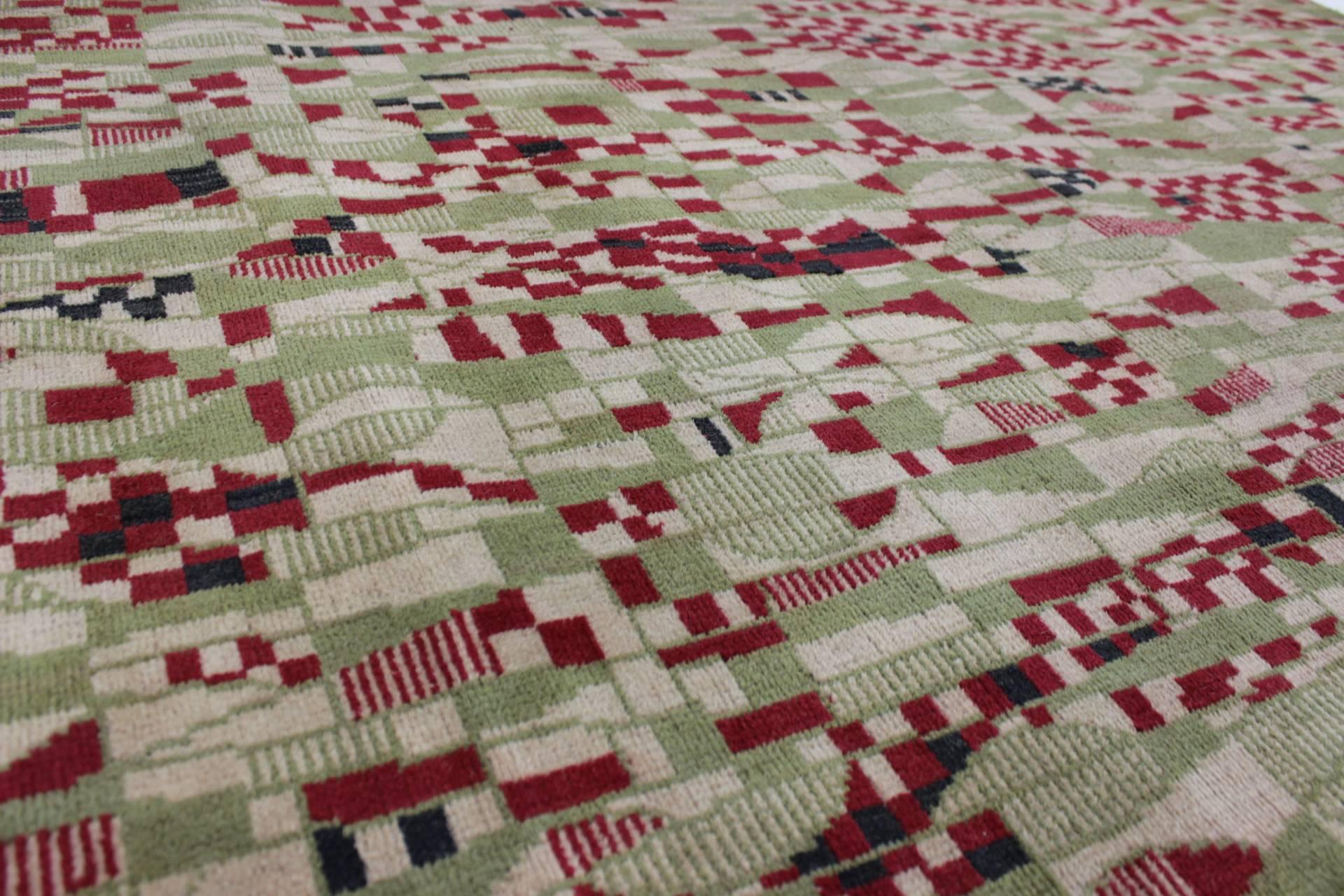 Extraordinary Geometric Design Carpet or Rug In Good Condition For Sale In Praha, CZ