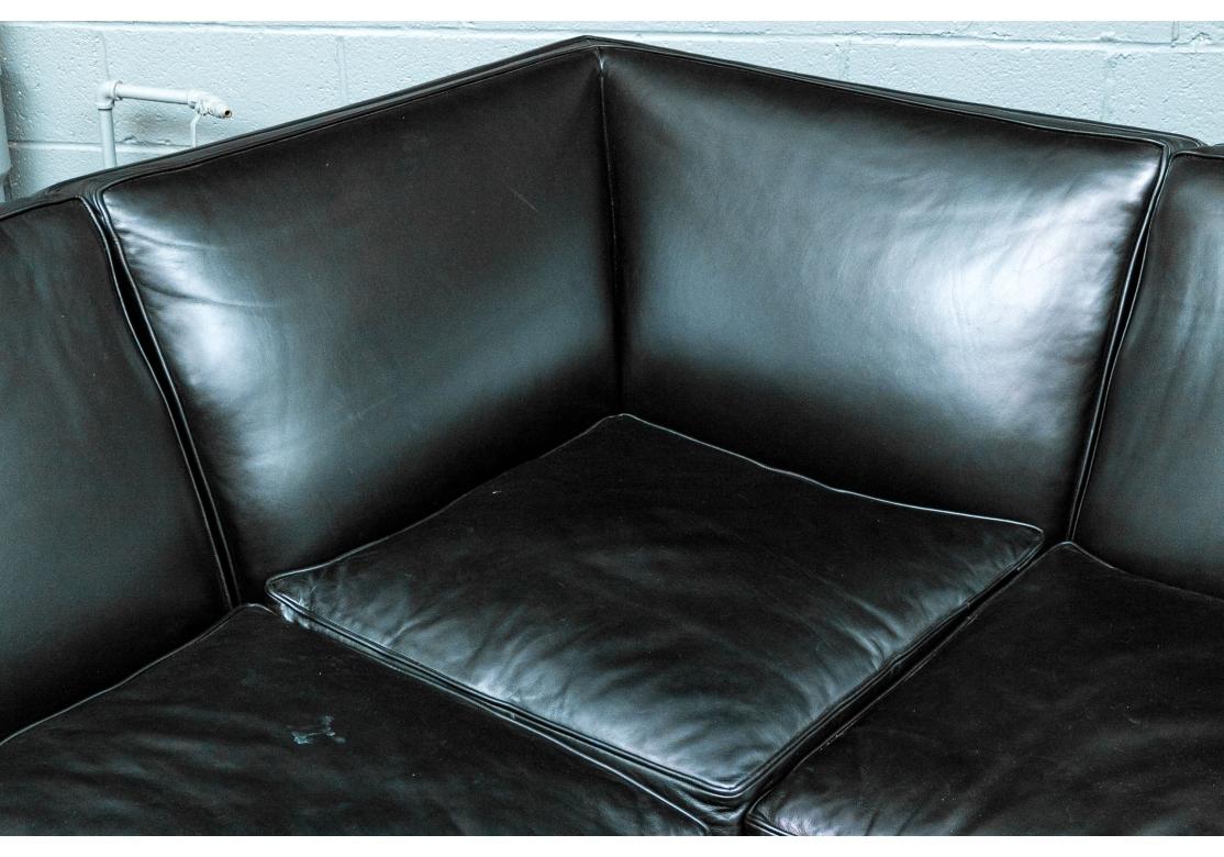 20ième siècle Extraordinaire canapé sectionnel en cuir noir George Smith en vente