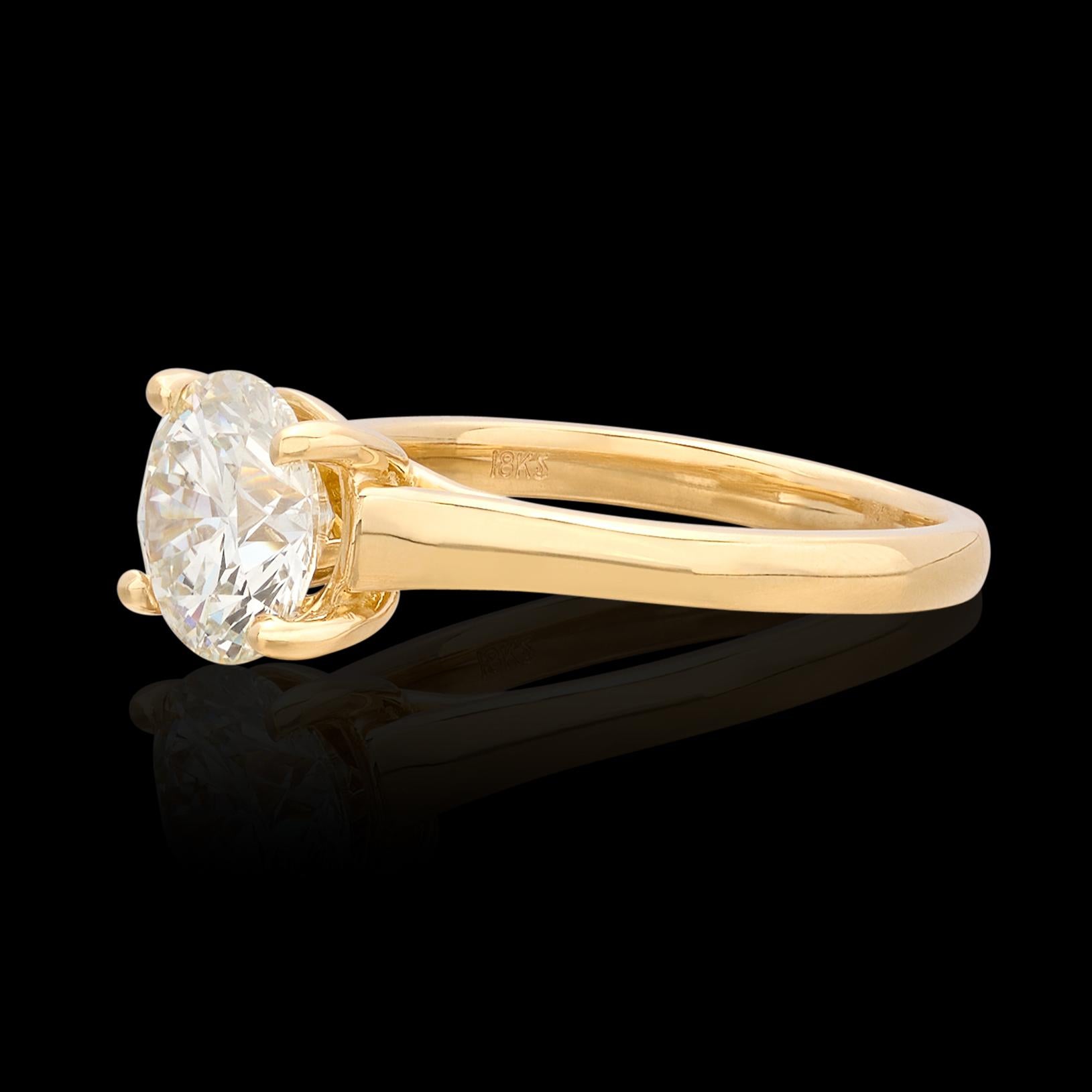 Extraordinary GIA 2.06ct Yellow Gold Diamond Ring For Sale 2