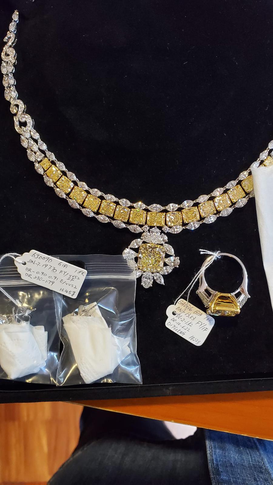 Außergewöhnliche GIA-zertifizierte 50 Karat Ausgefallene gelbe Diamant-Halskette aus 18 Karat Gold im Angebot 2